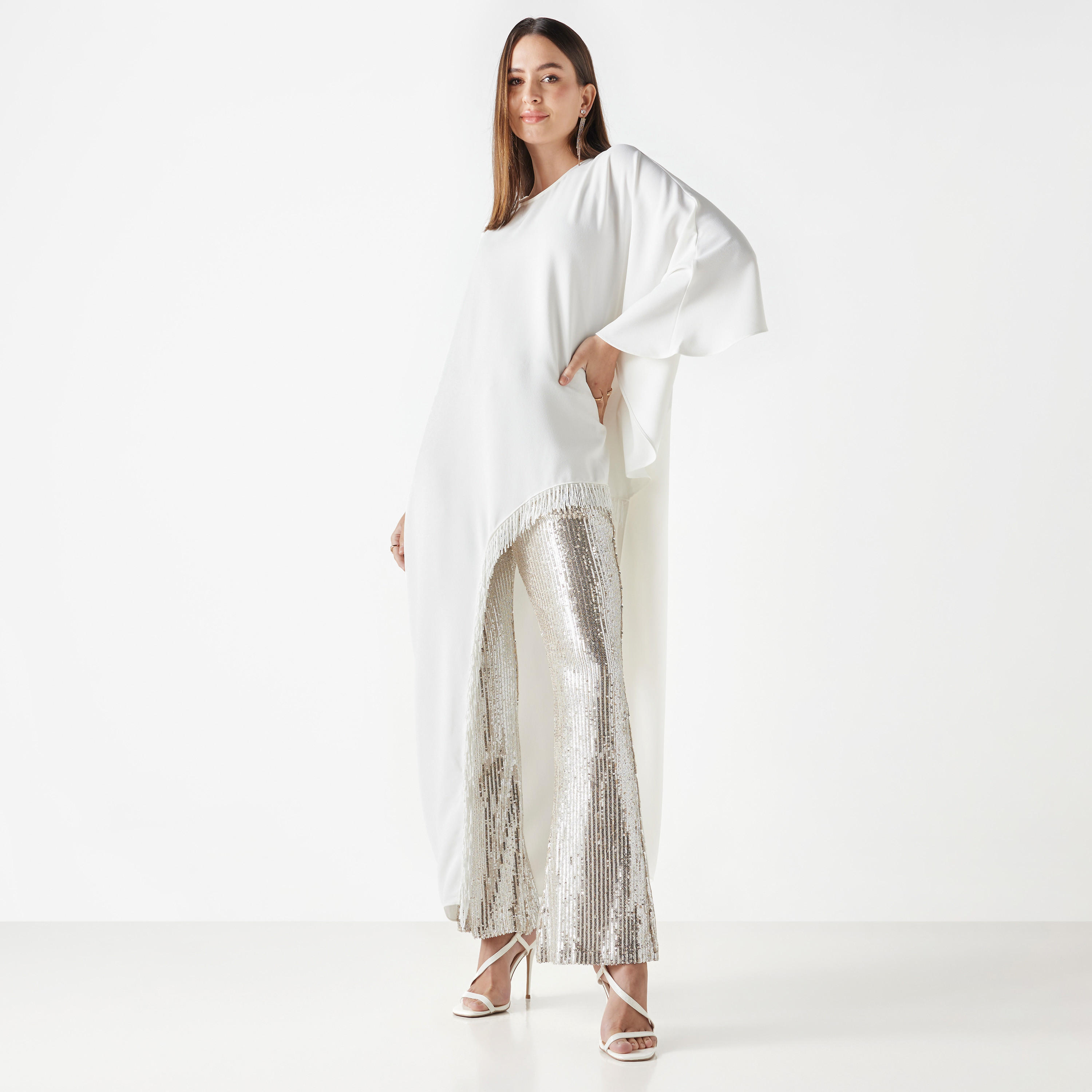 قفطان سادة بحواف غير متماثلة بشراشيب من آيكونيك-women-clothing-dresses-image-4