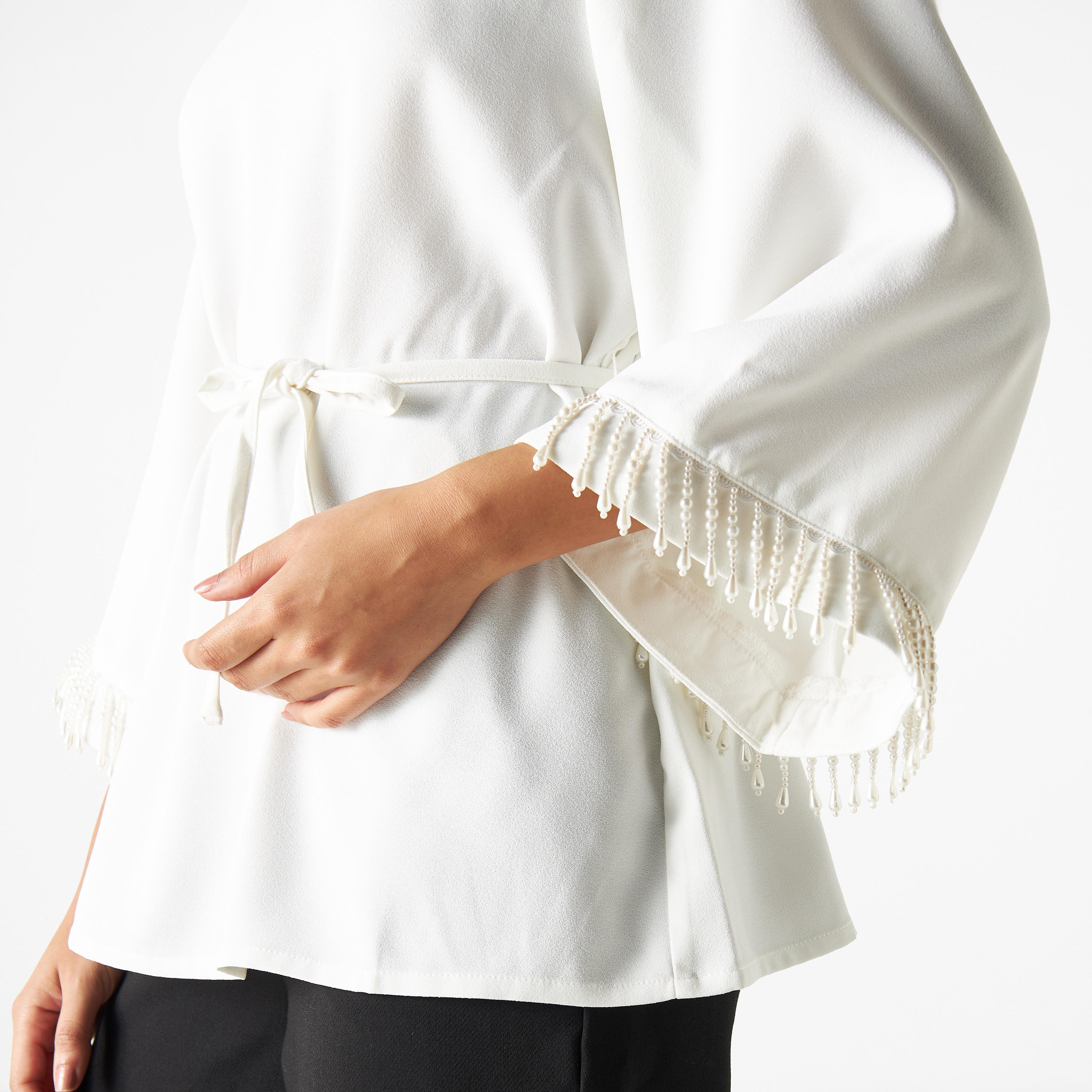 بلوزة بحزام ربط وشراشيب خرز من آيكونيك-women-clothing-shirtsandblouses-blouses-image-4