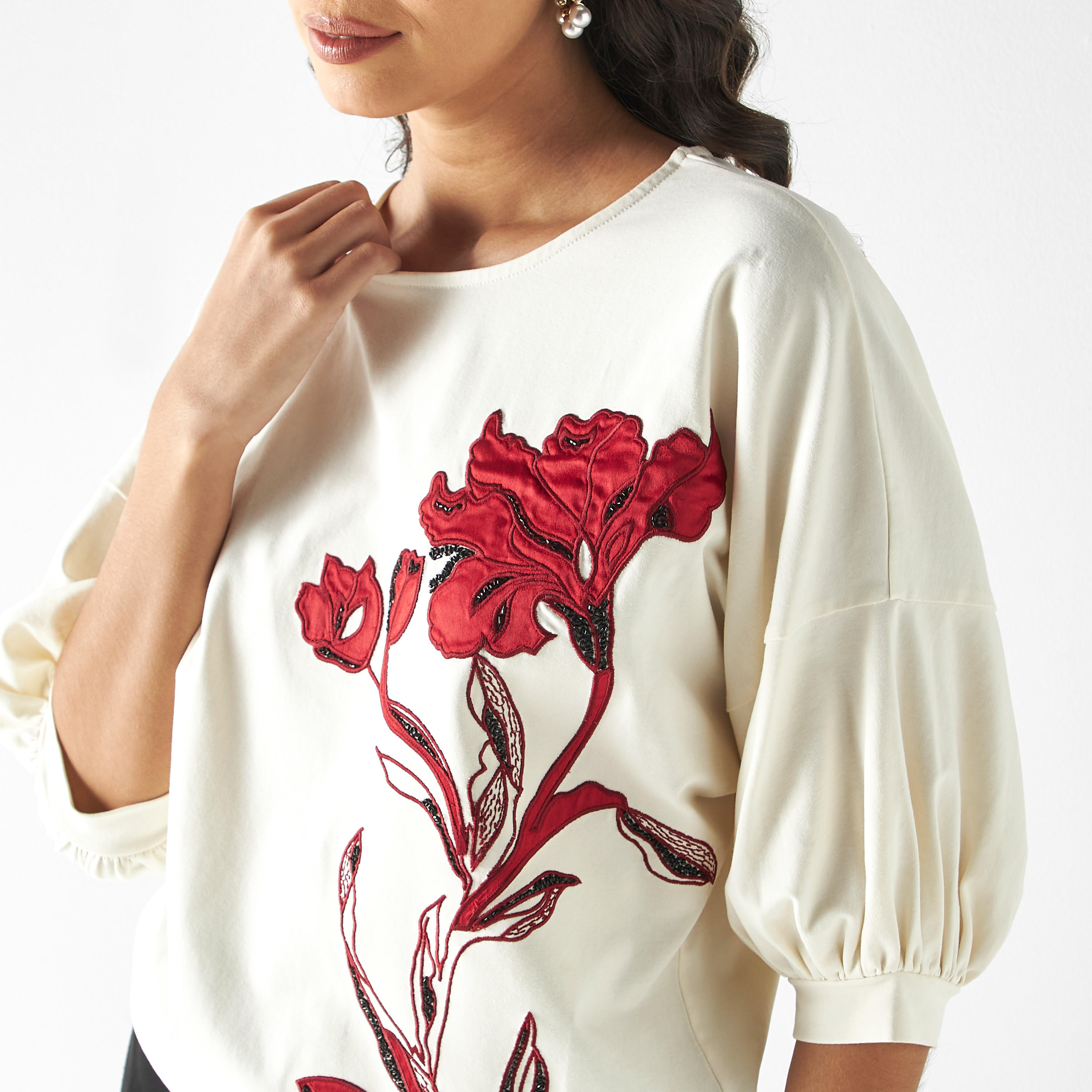 سويت شيرت بأكمام بأكتاف منسدلة وزخارف أزهار من آيكونيك-women-winterwear-hoodiesandsweatshirts-sweatshirts-image-1