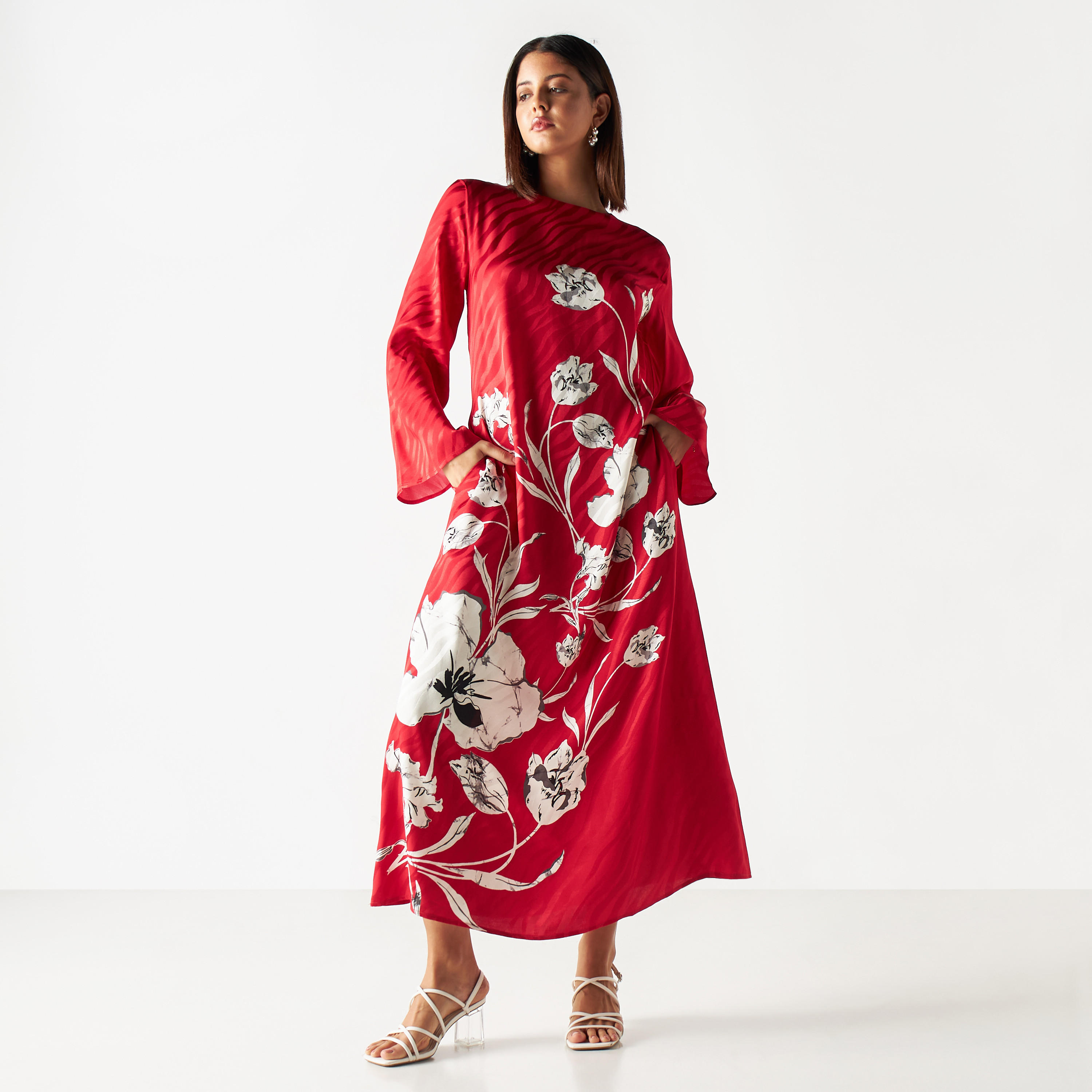 فستان طويل ملفوف بطبعات أزهار وأكمام طويلة وجيوب من آيكونيك-women-clothing-dresses-image-1
