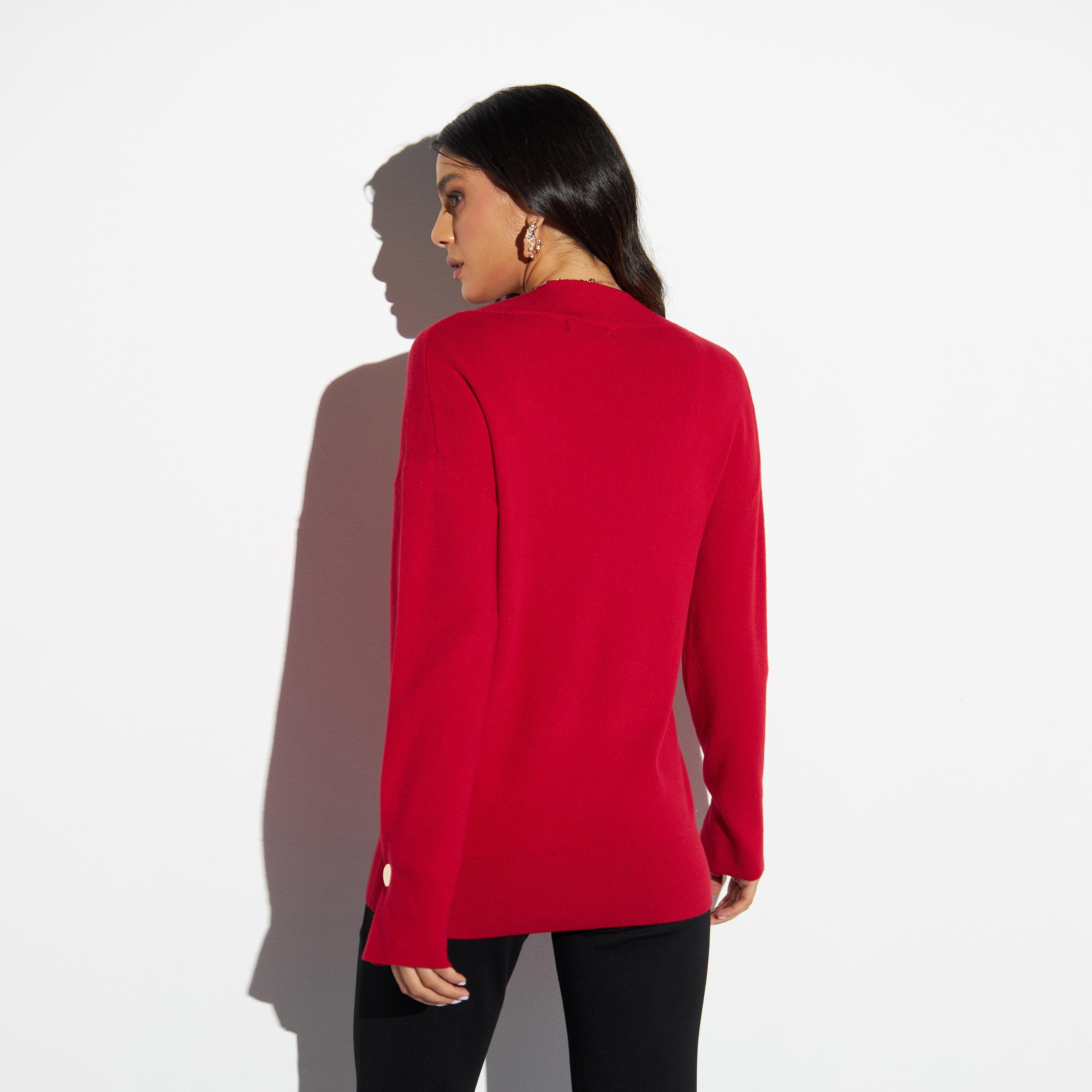 كنزة سادة بياقة v من آيكونك-women-clothing-cardigansandjumpers-jumpers-image-2