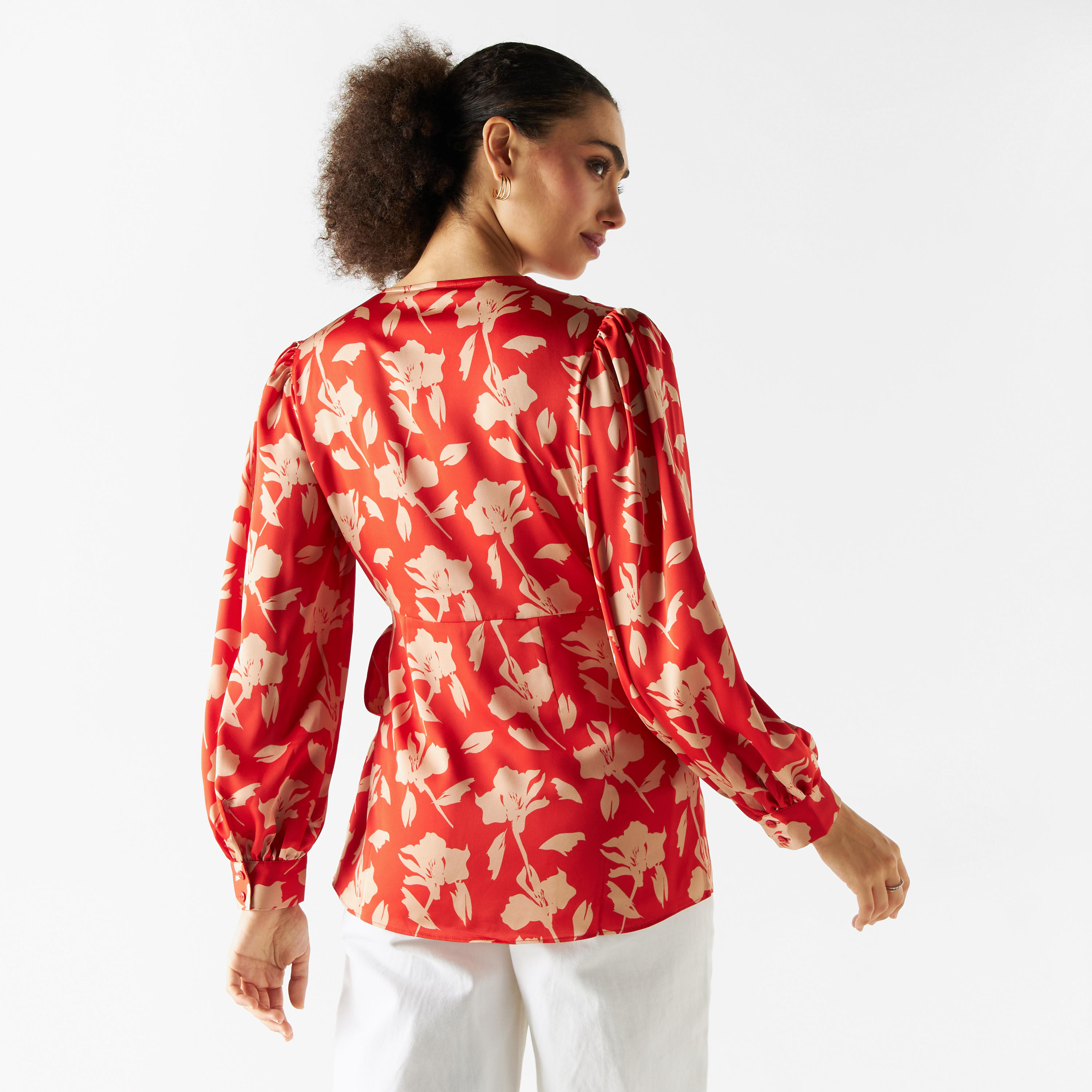 بلوزة ملفوفة بأكمام طويلة وطبعات من آيكونيك-women-clothing-shirtsandblouses-blouses-image-2