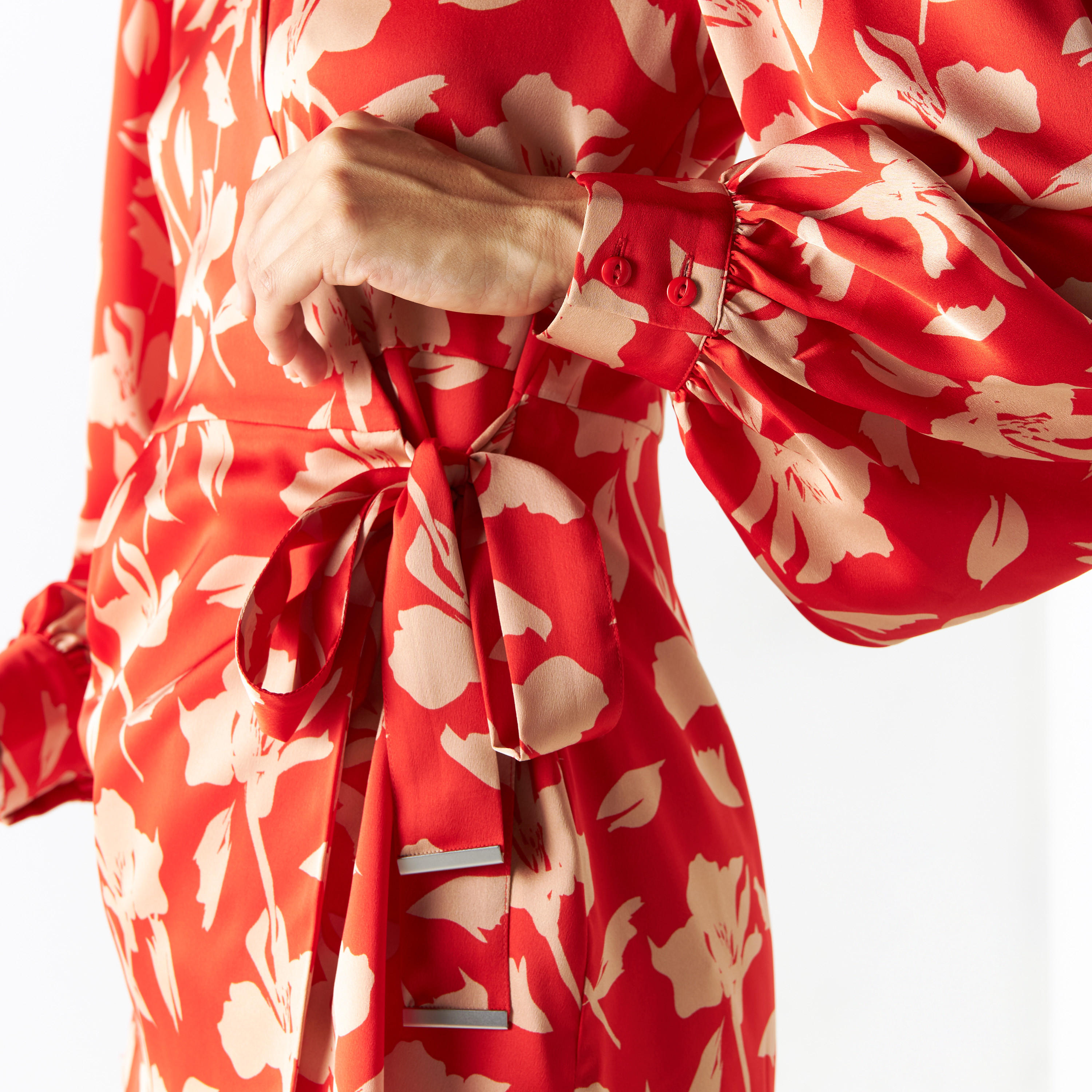 بلوزة ملفوفة بأكمام طويلة وطبعات من آيكونيك-women-clothing-shirtsandblouses-blouses-image-1