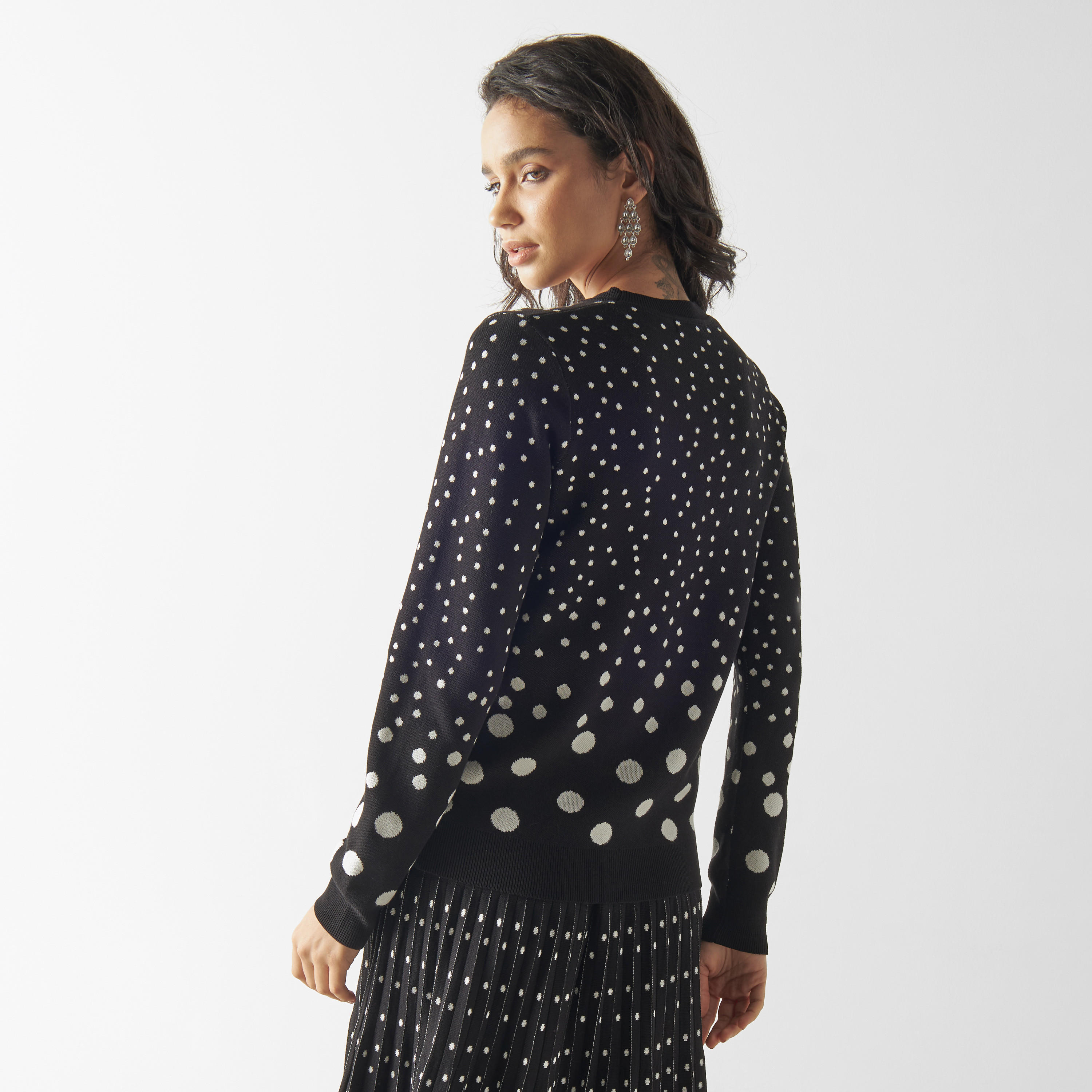 كارديجان بزر وتفاصيل منقطة من آيكونك-women-winterwear-cardigansandjumpers-cardigans-image-3