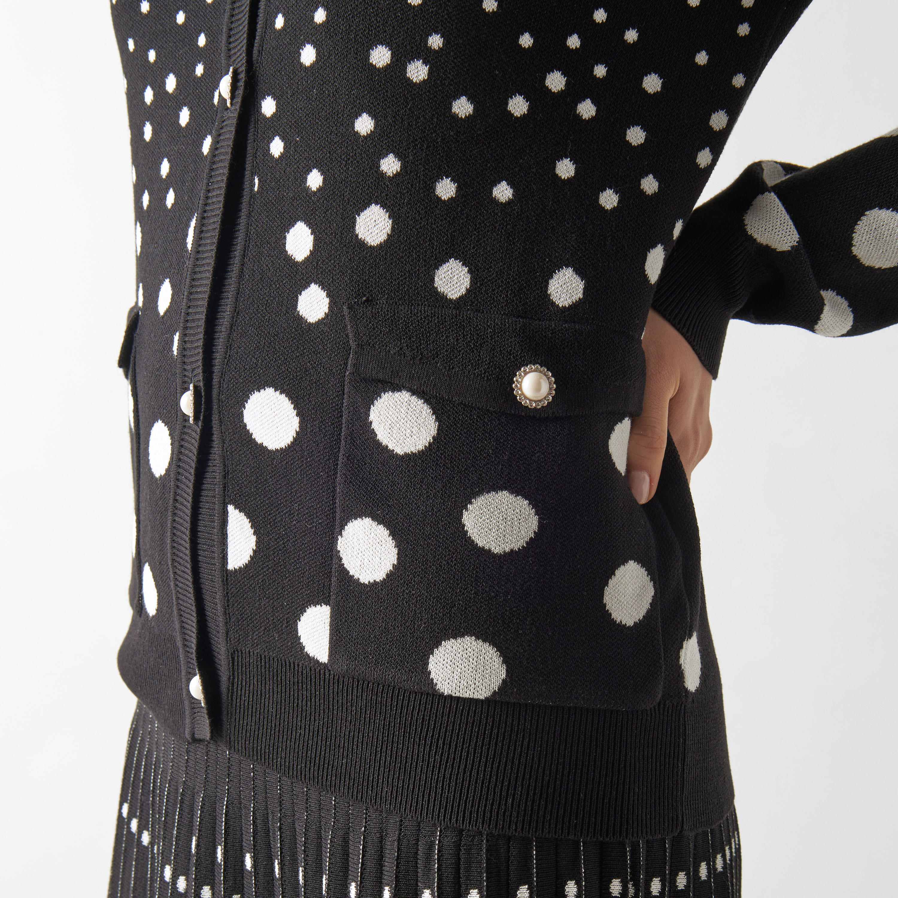 كارديجان بزر وتفاصيل منقطة من آيكونك-women-winterwear-cardigansandjumpers-cardigans-image-4
