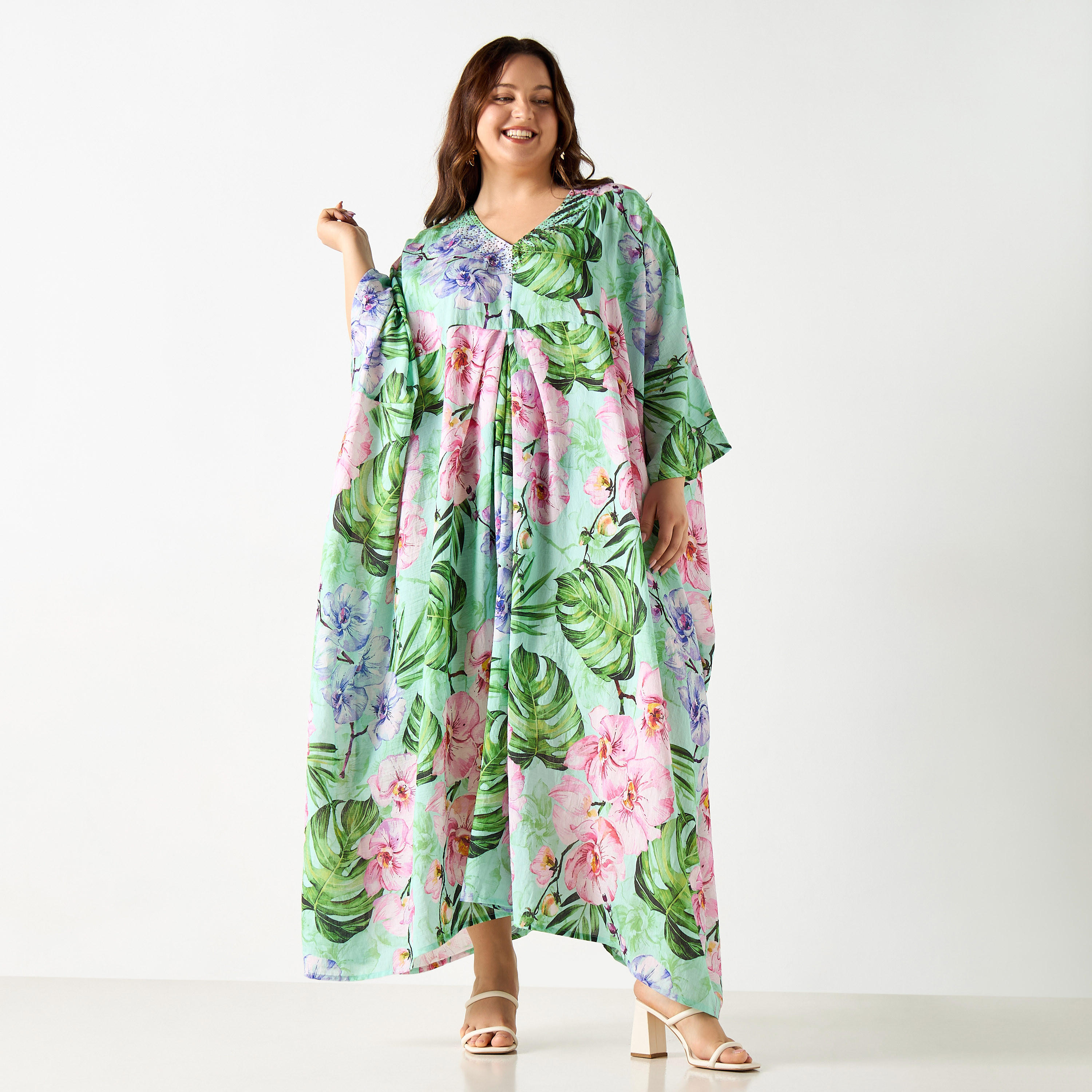 فستان قفطان بياقة V وطبعات من آيكونيك-women-clothing-dresses-image-2