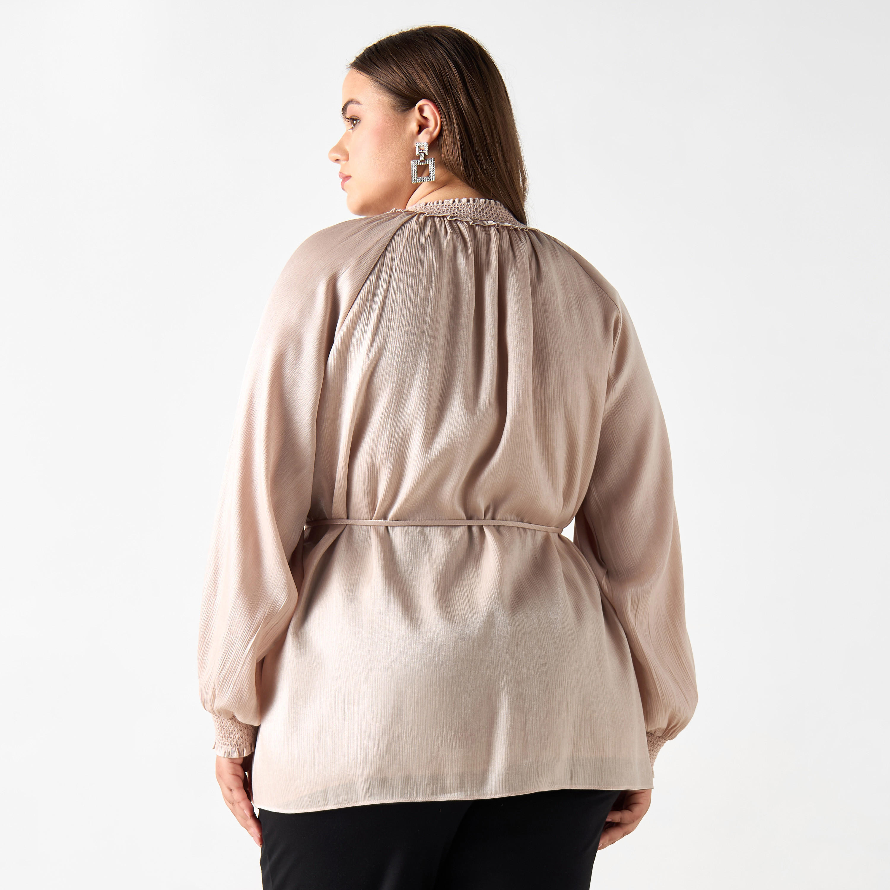 بلوزة بارزة الملمس بياقة عالية ومقاس كبير وحزام ربط-women-clothing-shirtsandblouses-blouses-image-2