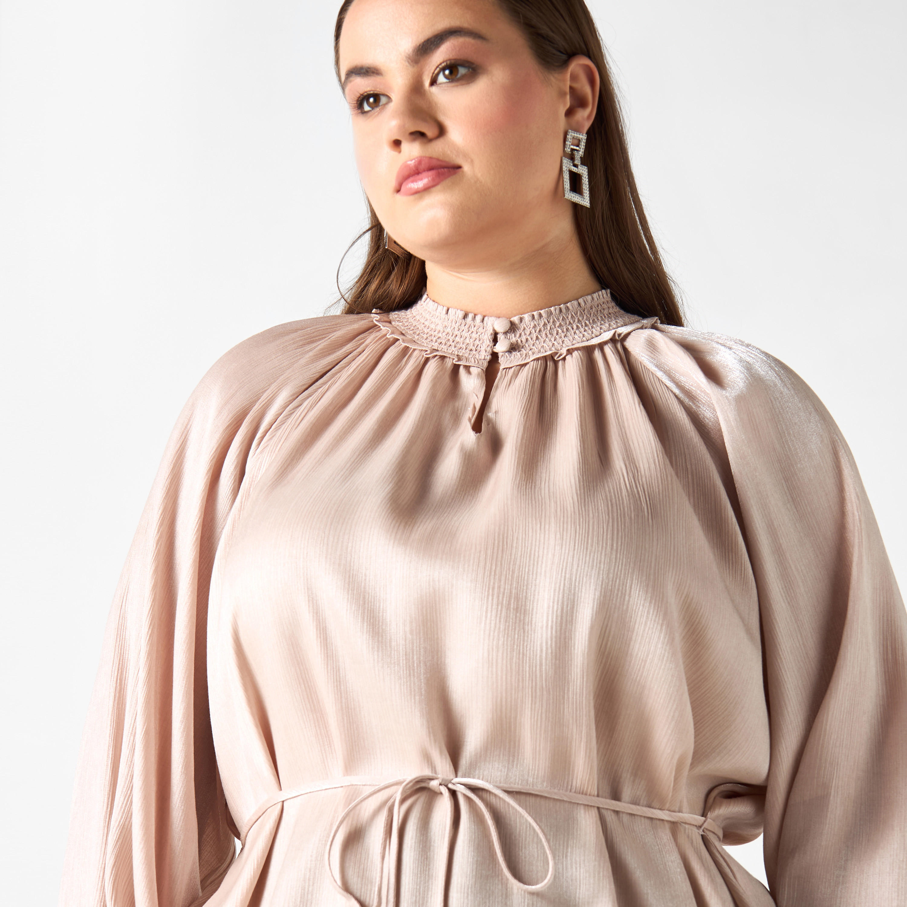 بلوزة بارزة الملمس بياقة عالية ومقاس كبير وحزام ربط-women-clothing-shirtsandblouses-blouses-image-1