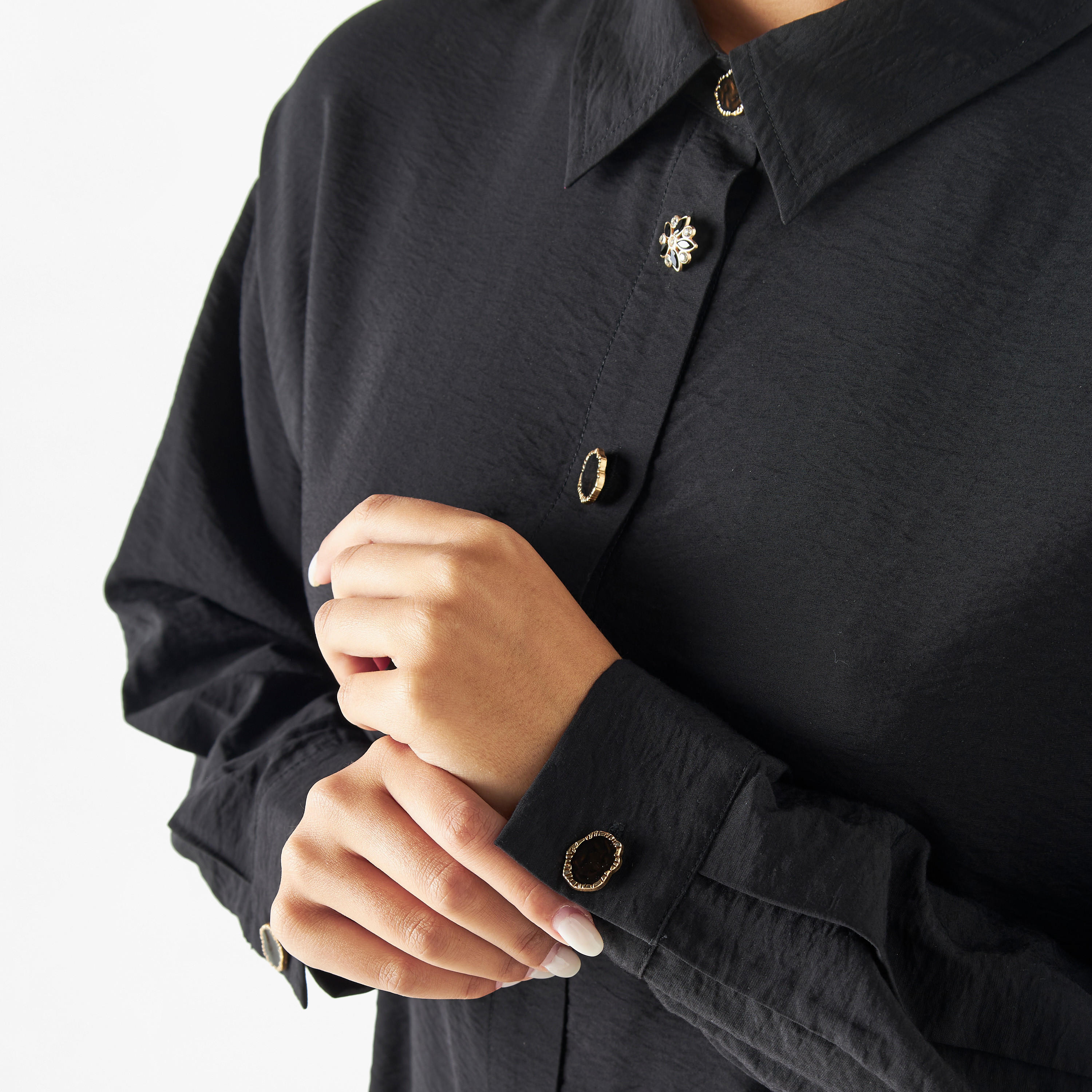 قميص سادة بأكمام طويلة وأزرار مزينة من آيكونيك-women-clothing-shirtsandblouses-shirts-image-8