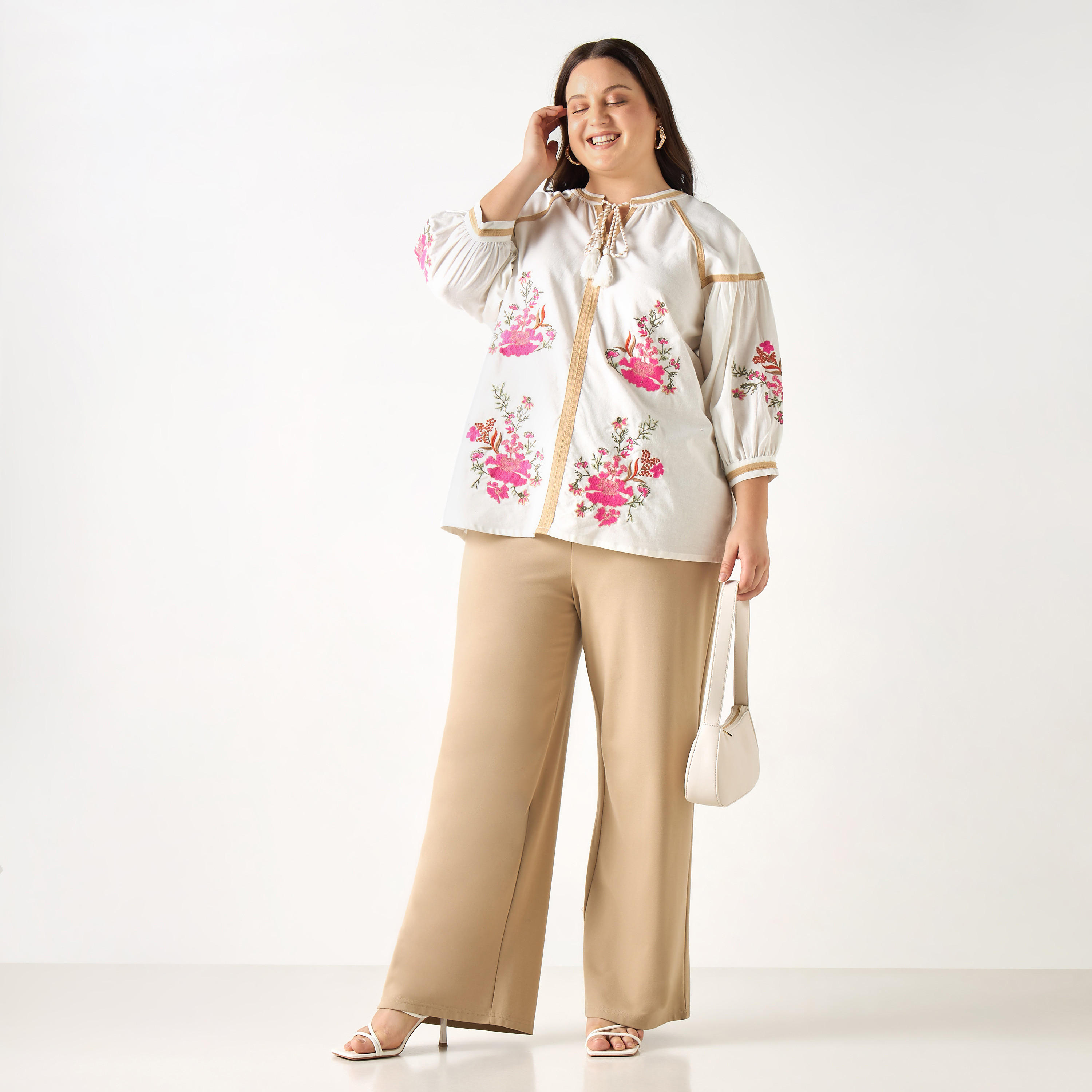 بلوزة مقاس كبير مطرزة بأكمام 3/4 وأربطة من أيكونيك-women-clothing-shirtsandblouses-blouses-image-2