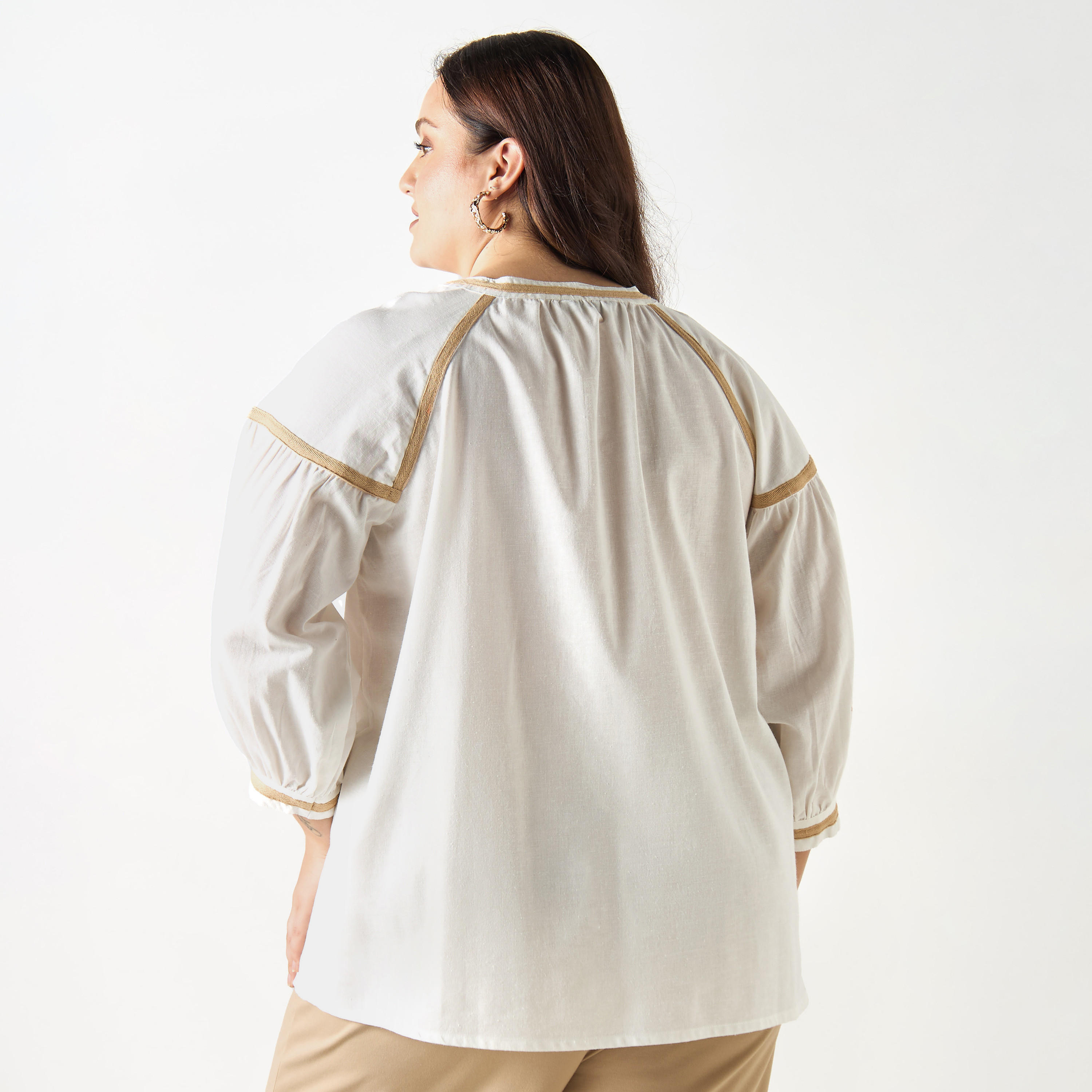 بلوزة مقاس كبير مطرزة بأكمام 3/4 وأربطة من أيكونيك-women-clothing-shirtsandblouses-blouses-image-3