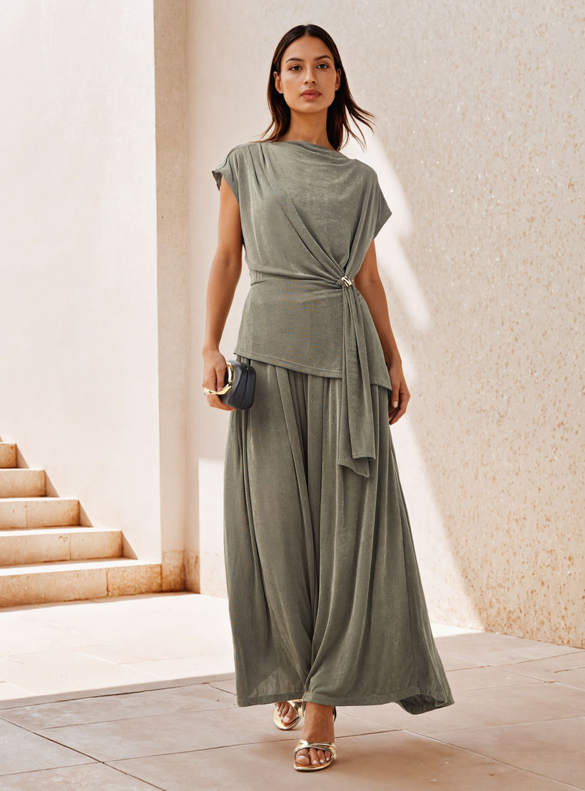 بلوزة درابيه بزينة مشبك من أيكونيك-women-clothing-shirtsandblouses-blouses-image-2