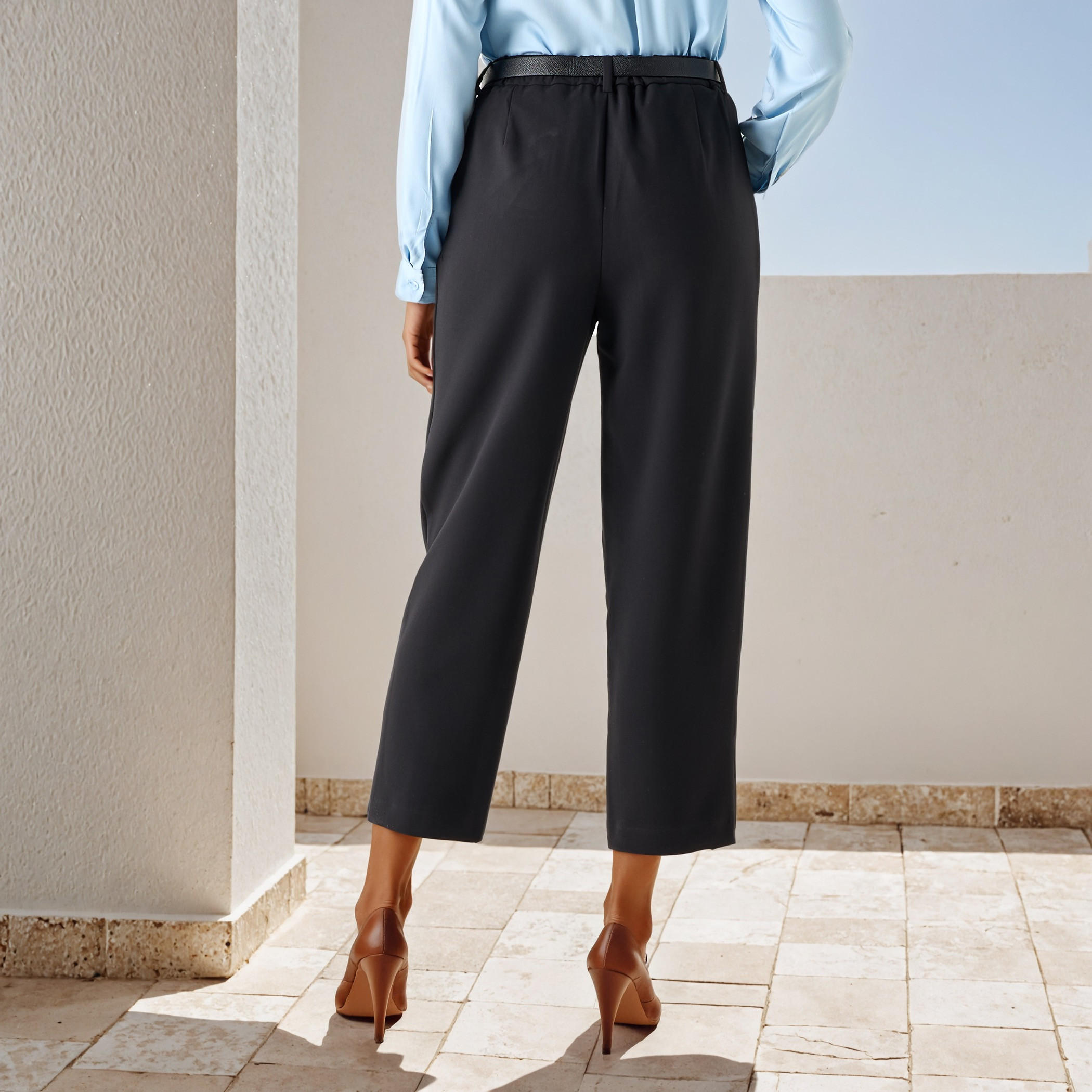 بنطلون واسع الساق بقصة عادية وحزام مع جيوب من آيكونيك-women-clothing-bottoms-trousers-image-3