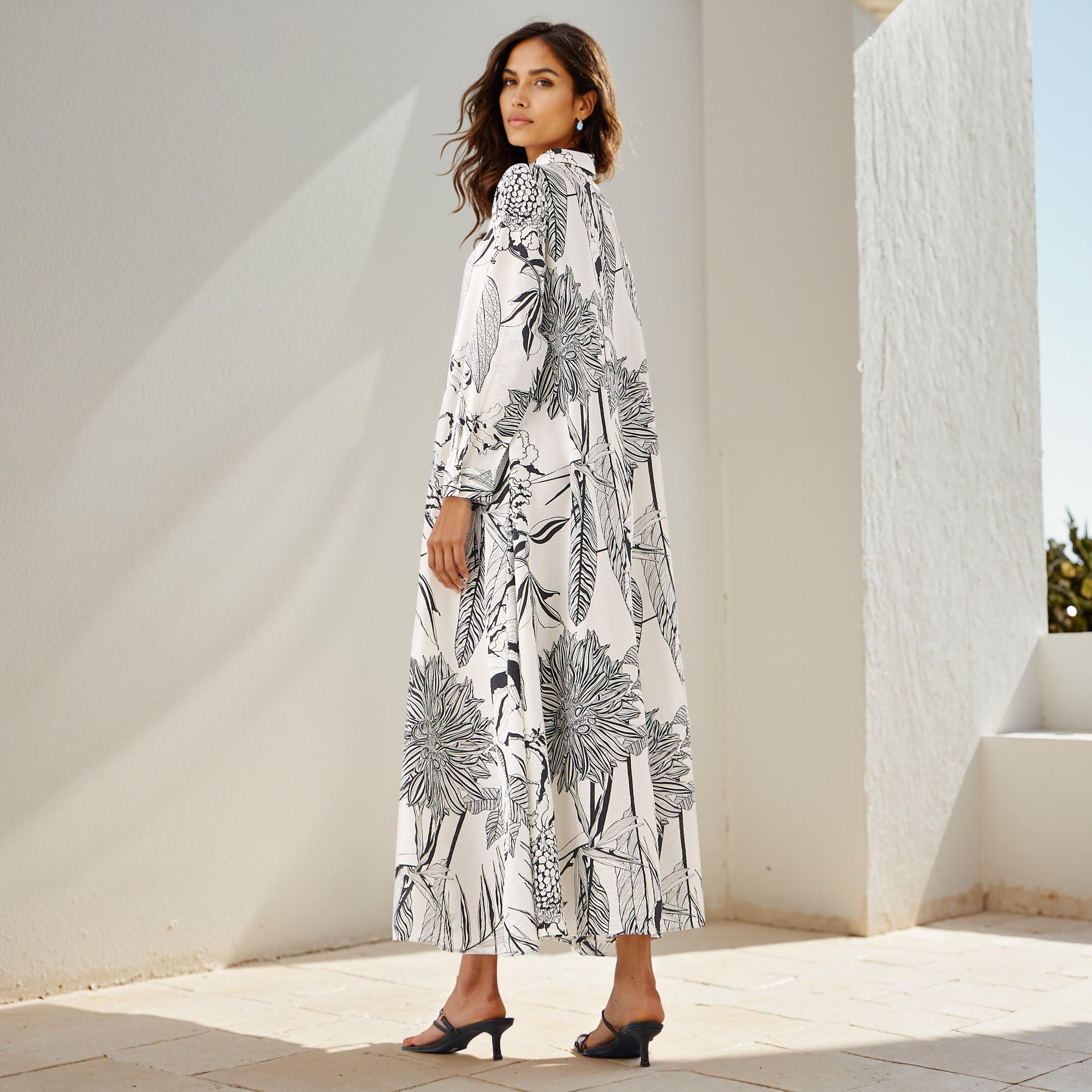 Iconic Printed Trapeze Maxi Dress with Collar and Long Sleeves-women-clothing-dresses-image-3