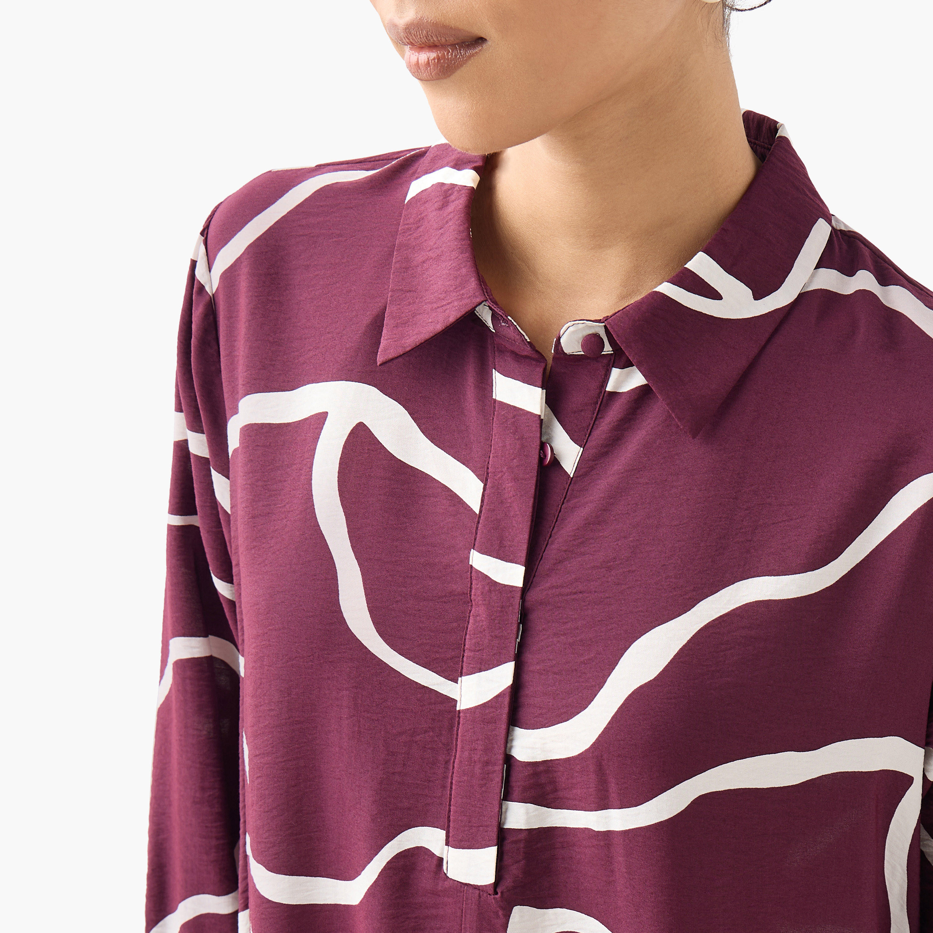 فستان ماكسي فضفاض بياقة عادية وأكمام طويلة وطبعات من آيكونيك-women-clothing-dresses-image-3