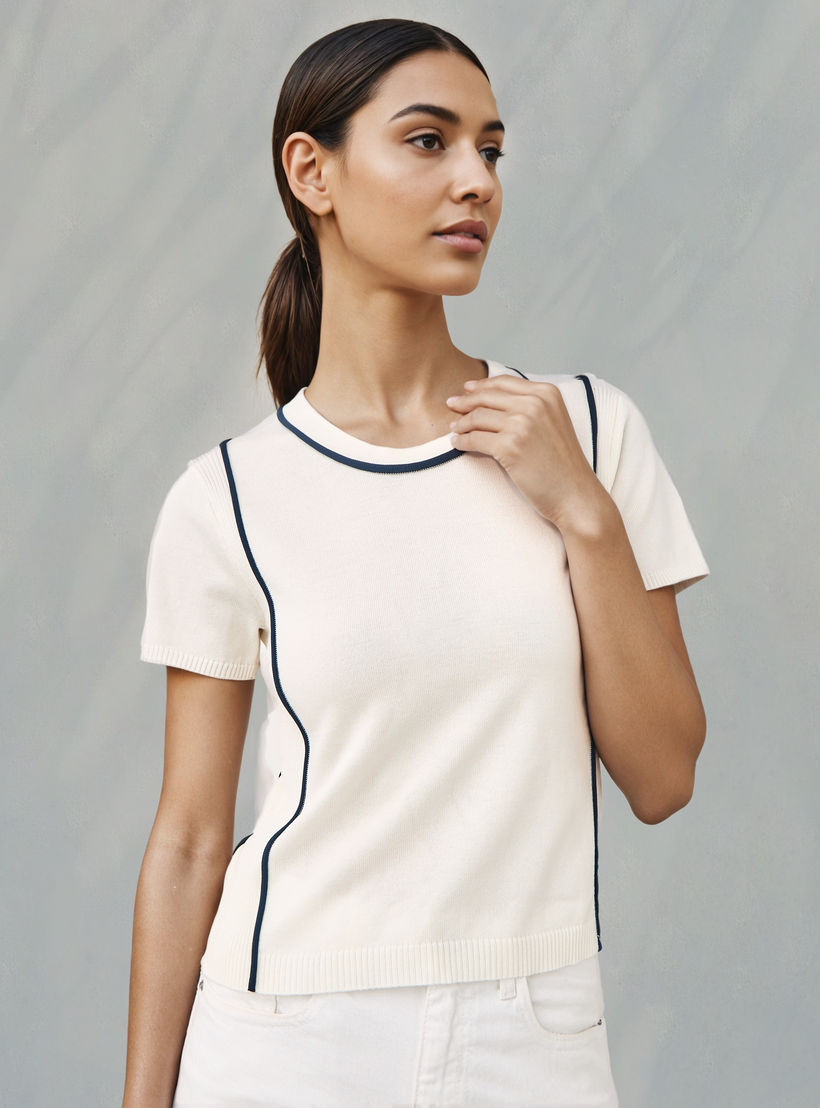 تيشيرت مضلع بخيوط بارزة من أيكونيك-women-clothing-tshirts-image-1