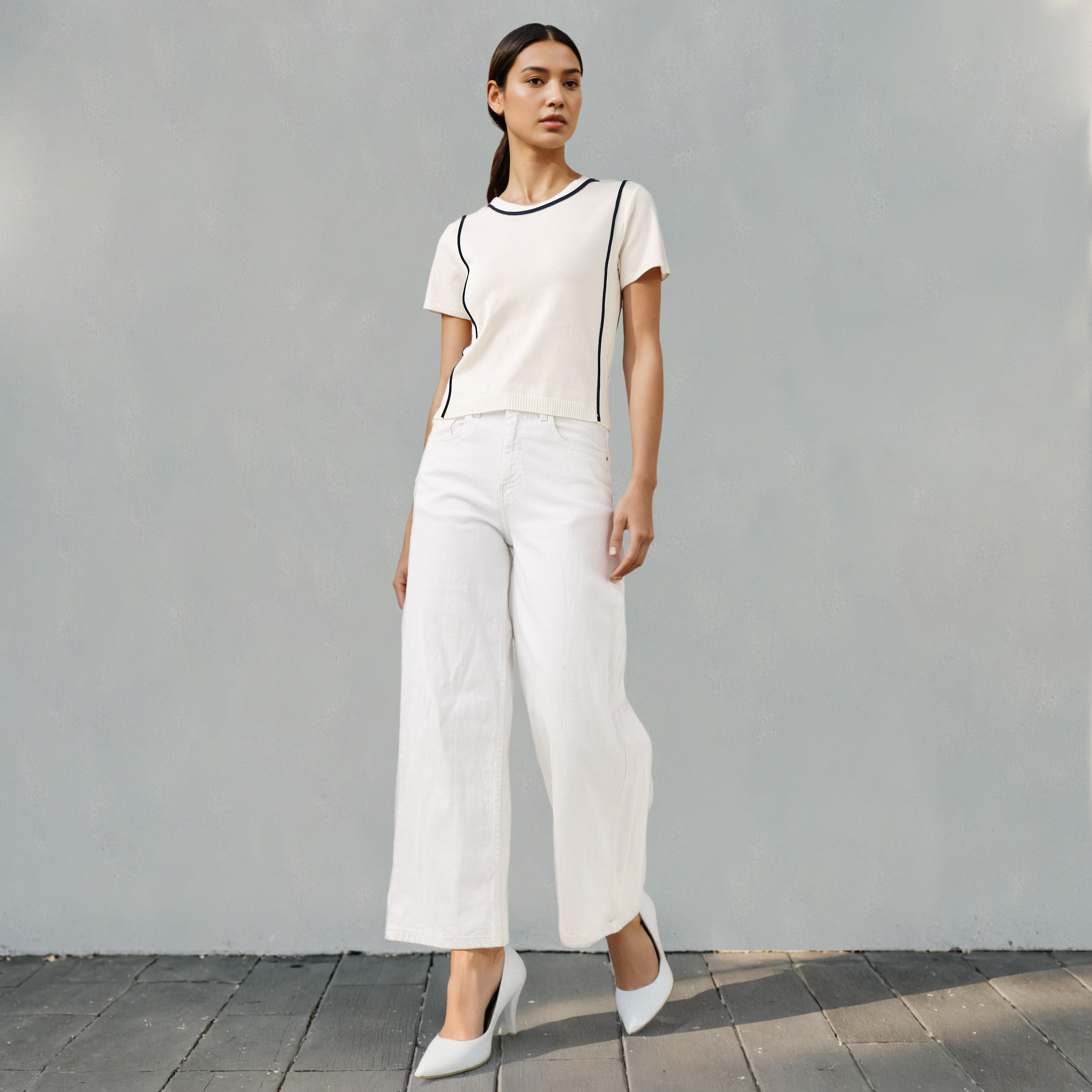 تيشيرت مضلع بخيوط بارزة من أيكونيك-women-clothing-tshirts-image-2