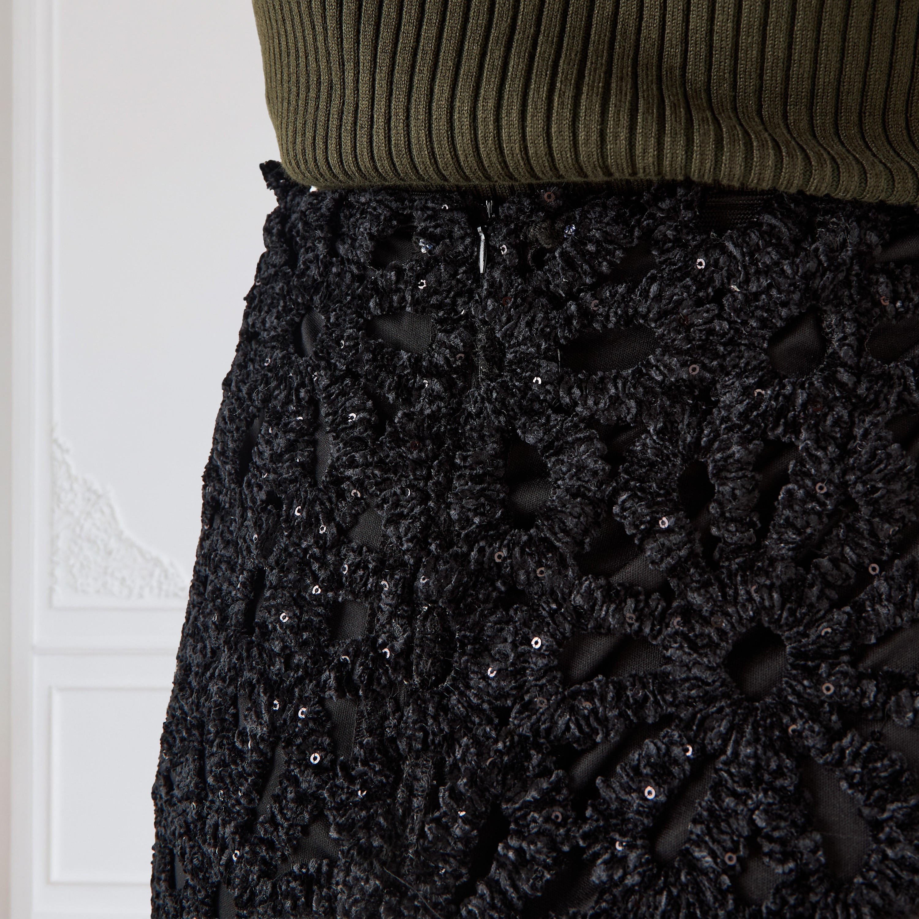 تنورة ترتر بقصّة ضيقة مزينة بدانتيل وسحّاب إغلاق من آيكونيك-women-clothing-bottoms-skirts-image-6