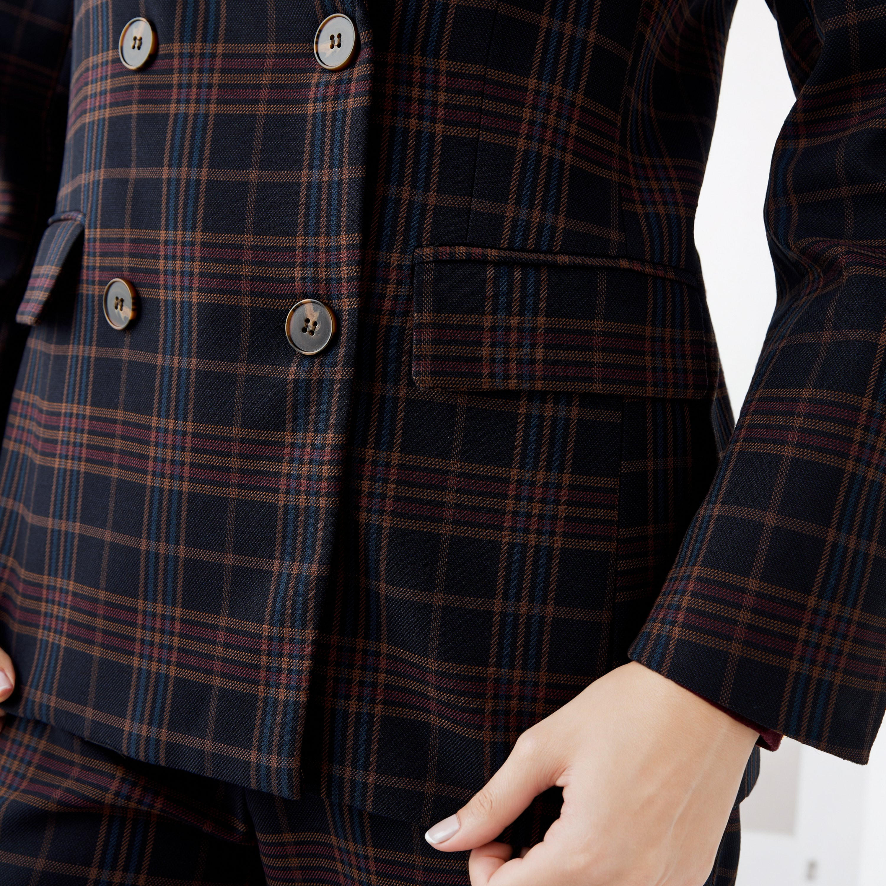 جاكيت كاروهات بياقة مدببة من أيكونيك-women-winterwear-coatsandjackets-jackets-image-2