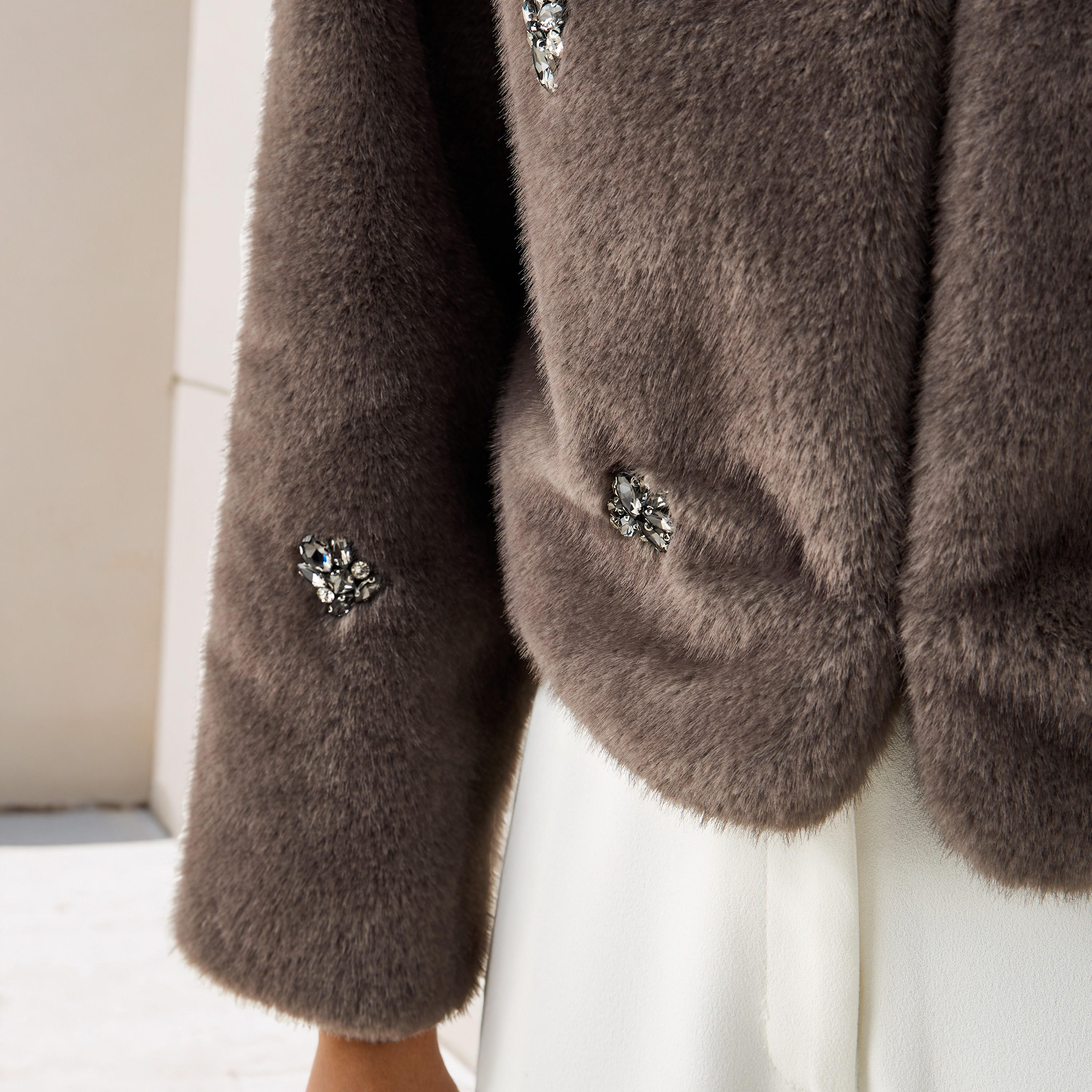 جاكيت فرو صناعي مزين من آيكونيك-women-winterwear-coatsandjackets-jackets-image-2