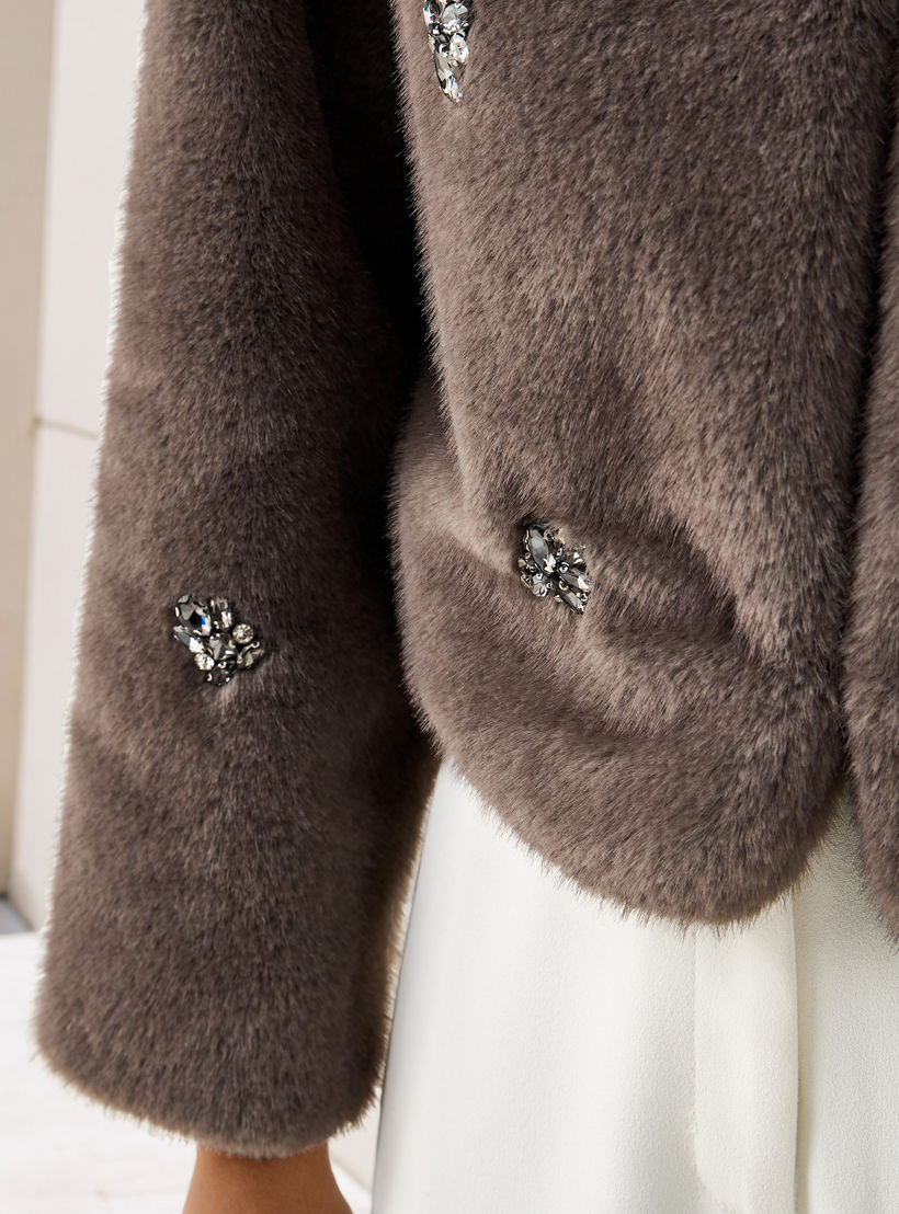 جاكيت فرو صناعي مزين من آيكونيك-women-winterwear-coatsandjackets-jackets-image-2