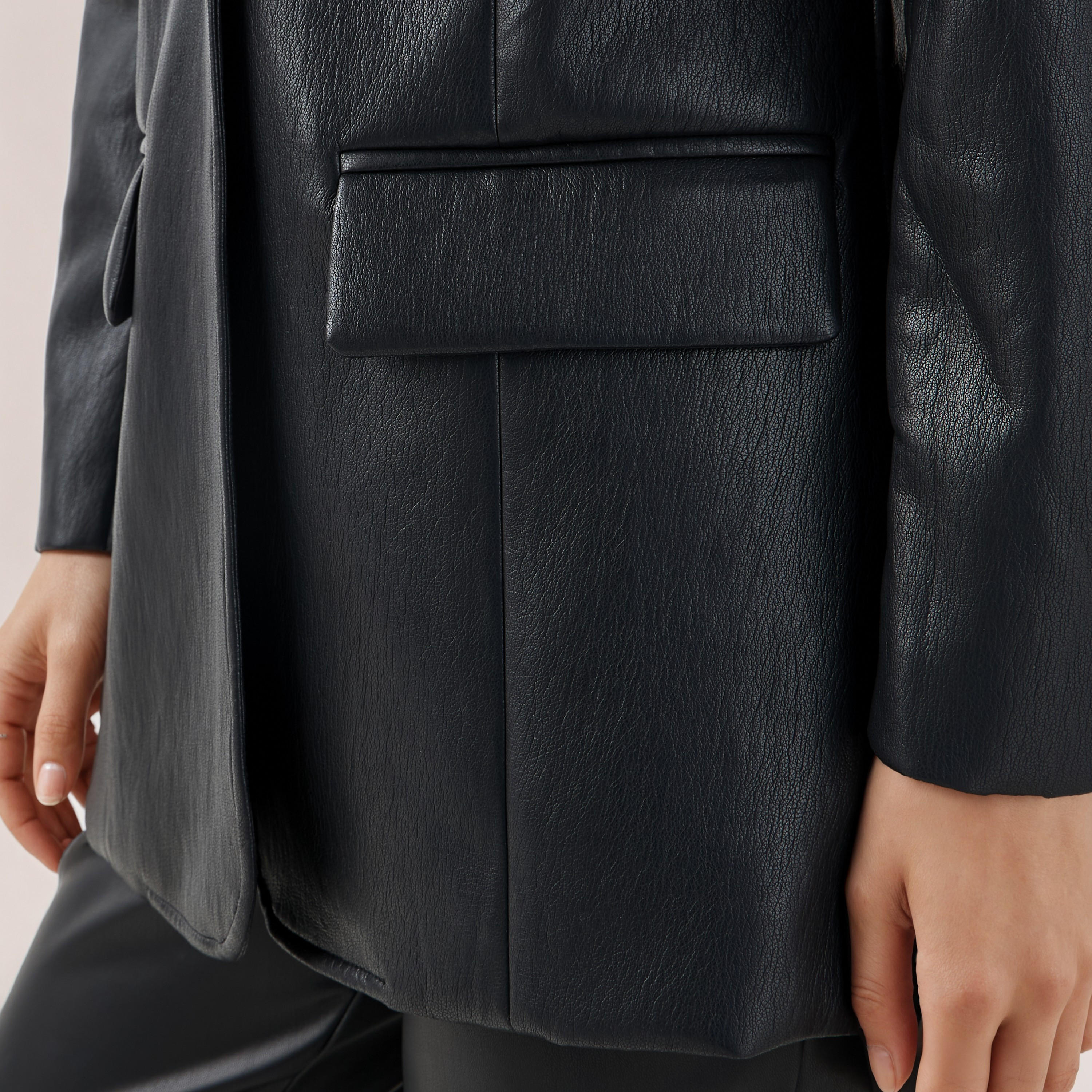جاكيت بزر إغلاق وجيوب من آيكونيك-women-winterwear-coatsandjackets-jackets-image-1
