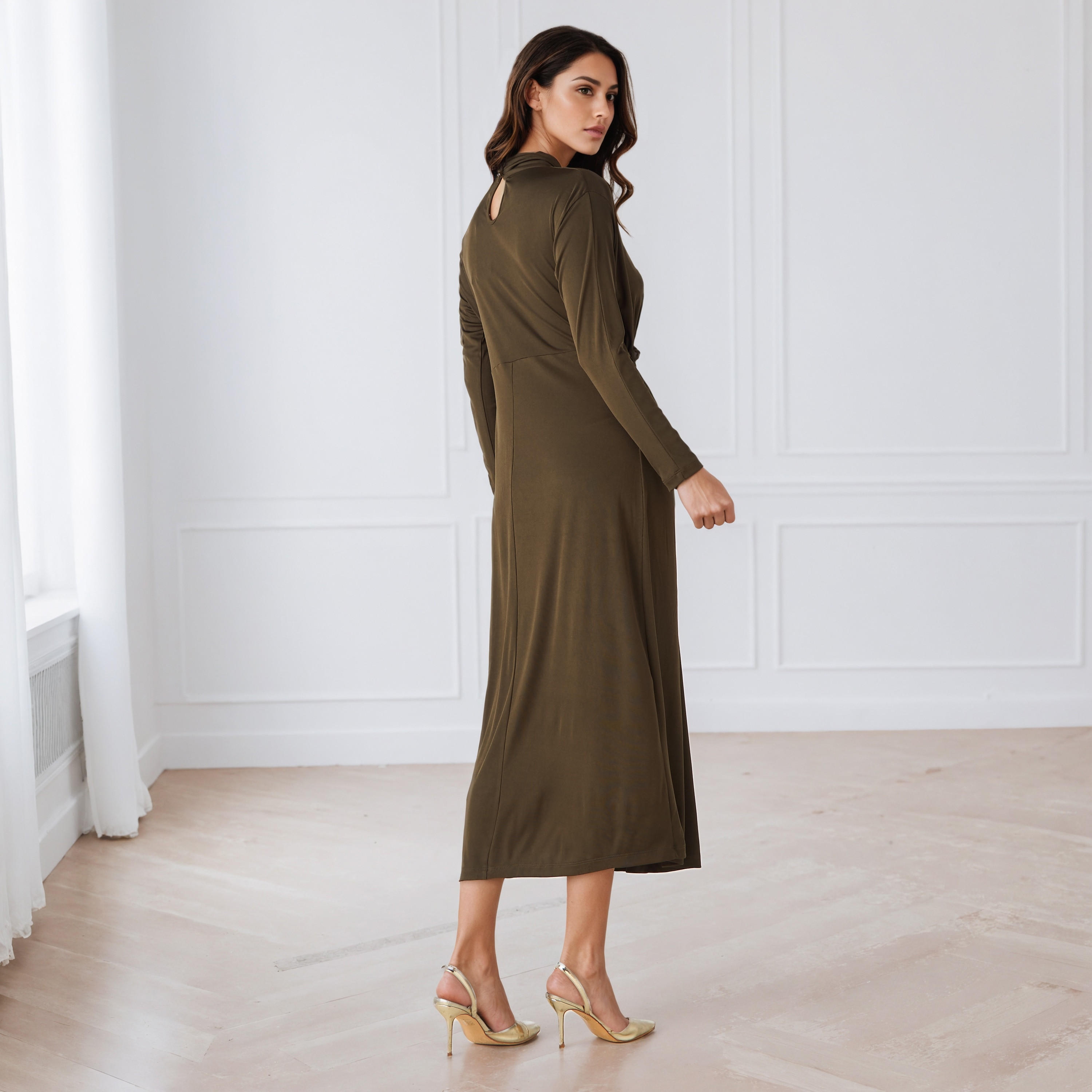فستان ميدي بارز الملمس بياقة عالية من آيكونيك-women-clothing-dresses-image-3