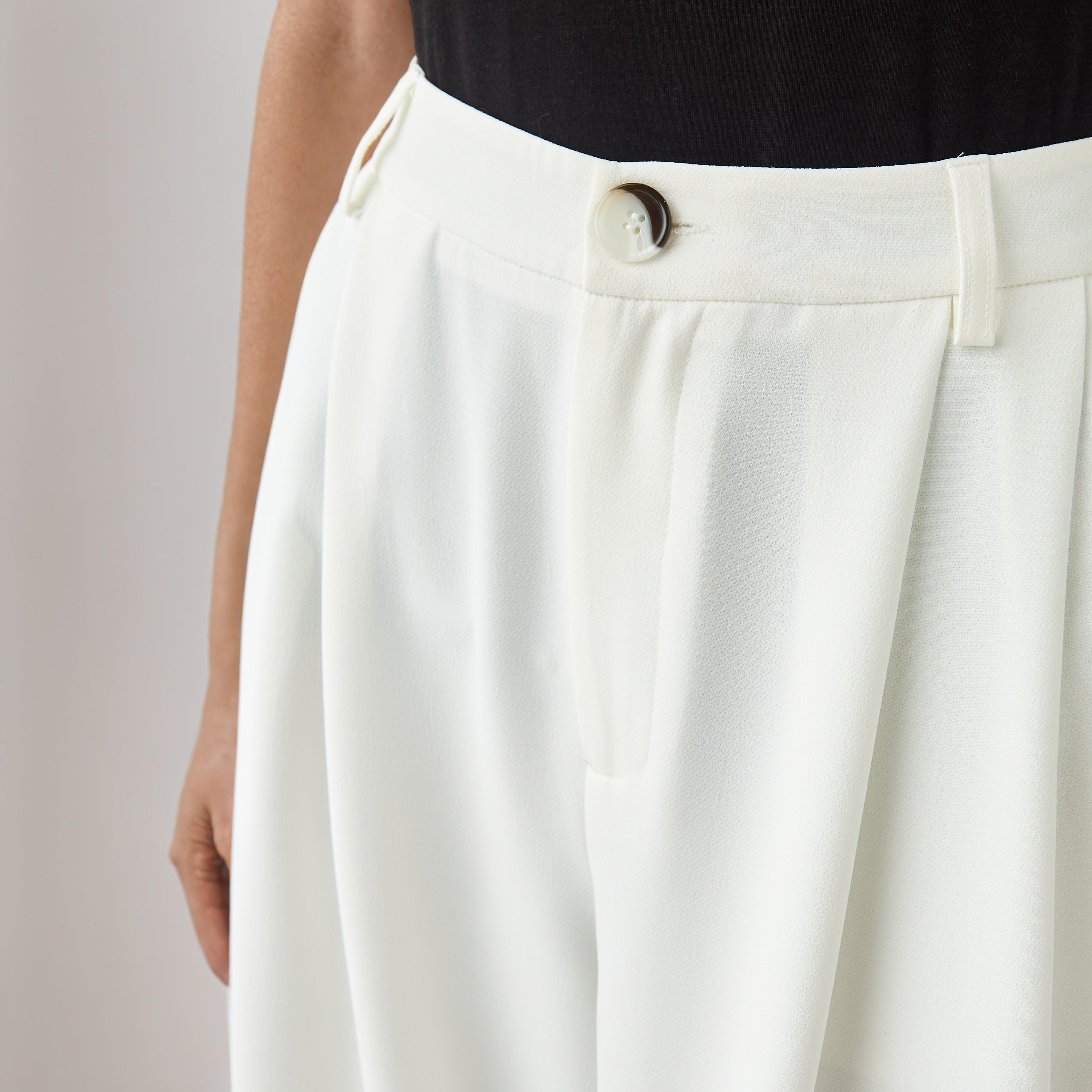 بنطلون بكسرات وساق واسعة من آيكونيك-women-clothing-bottoms-trousers-image-5