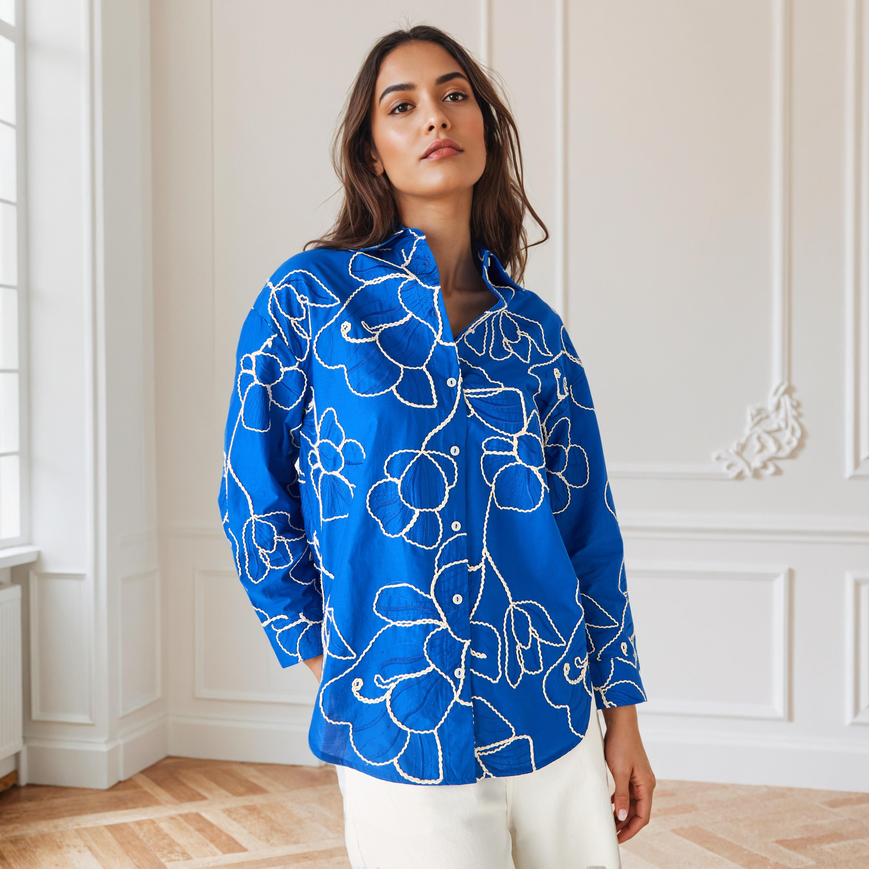قميص قطن فضفاض مطرّز من آيكونيك-women-clothing-shirtsandblouses-shirts-image-6