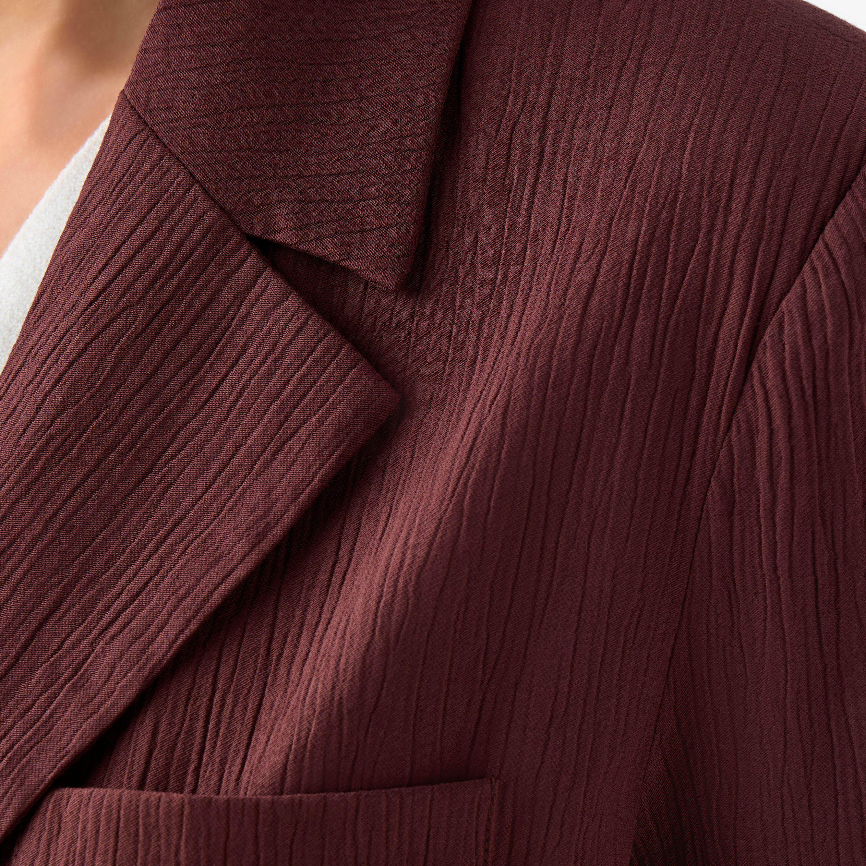 معطف كلاسيكي بجيوب من آيكونيك-women-clothing-coatsandjackets-coats-image-1