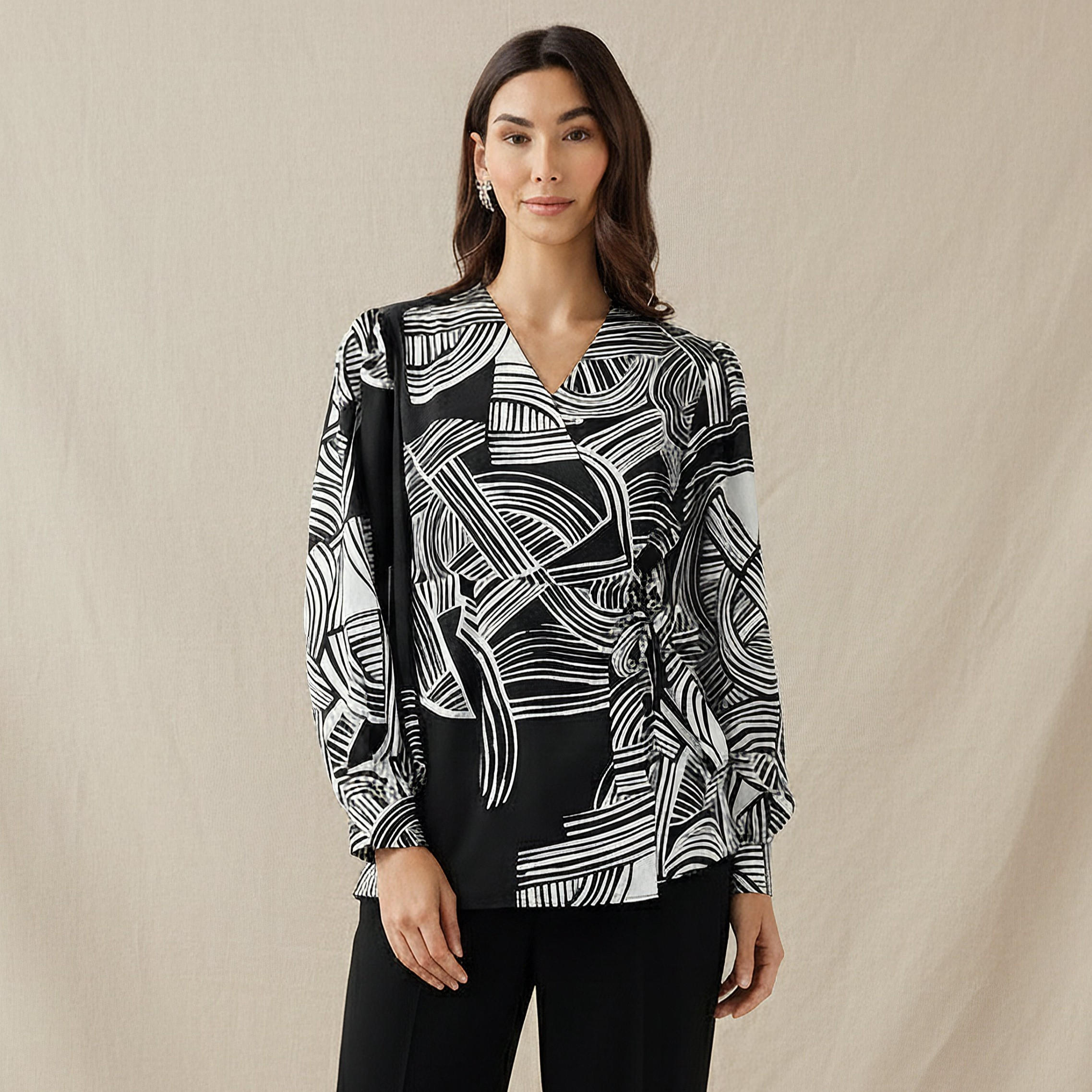 بلوزة ملفوفة بقصّة عادية وطبعات هندسية من آيكونك-women-clothing-shirtsandblouses-blouses-image-1