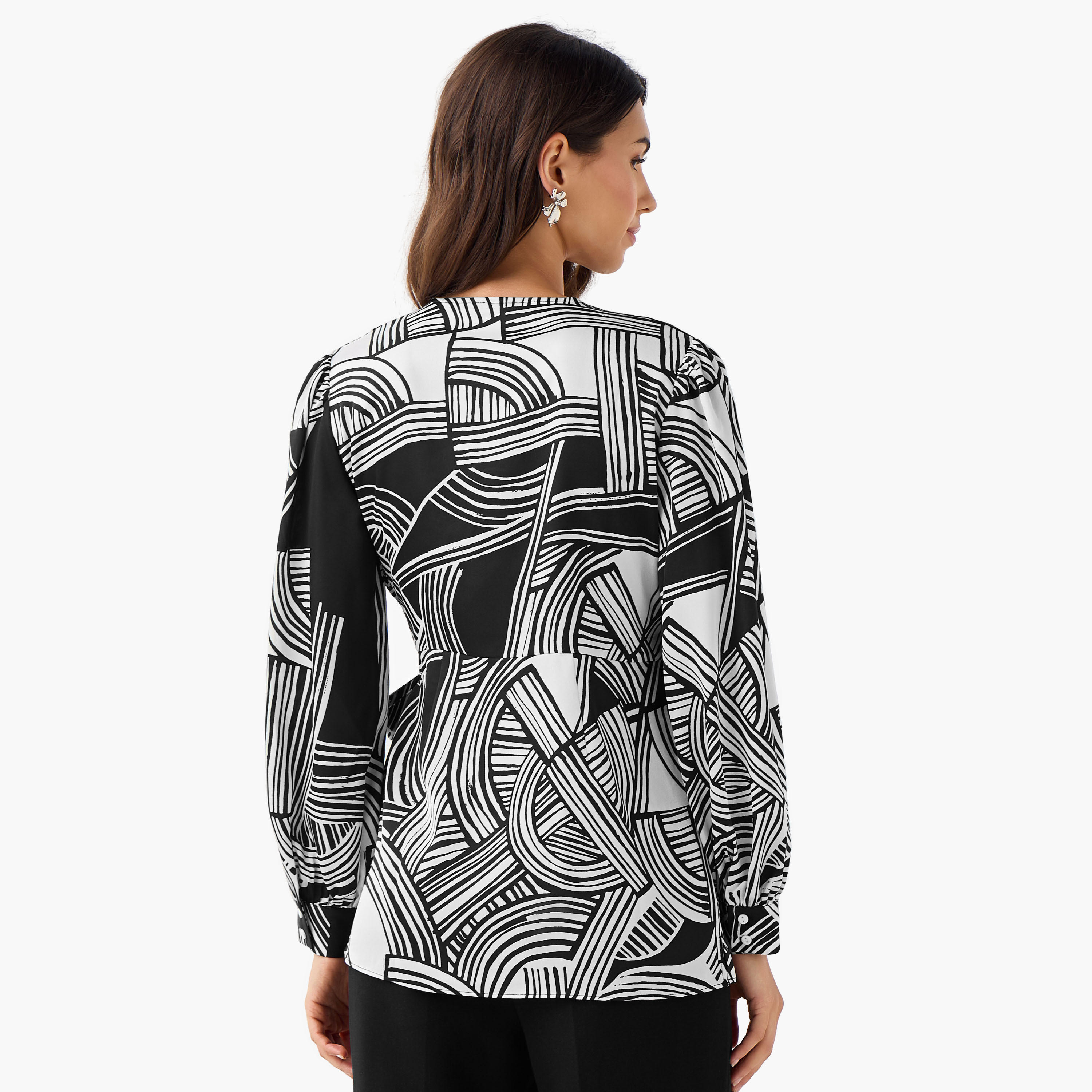 بلوزة ملفوفة بقصّة عادية وطبعات هندسية من آيكونك-women-clothing-shirtsandblouses-blouses-image-3