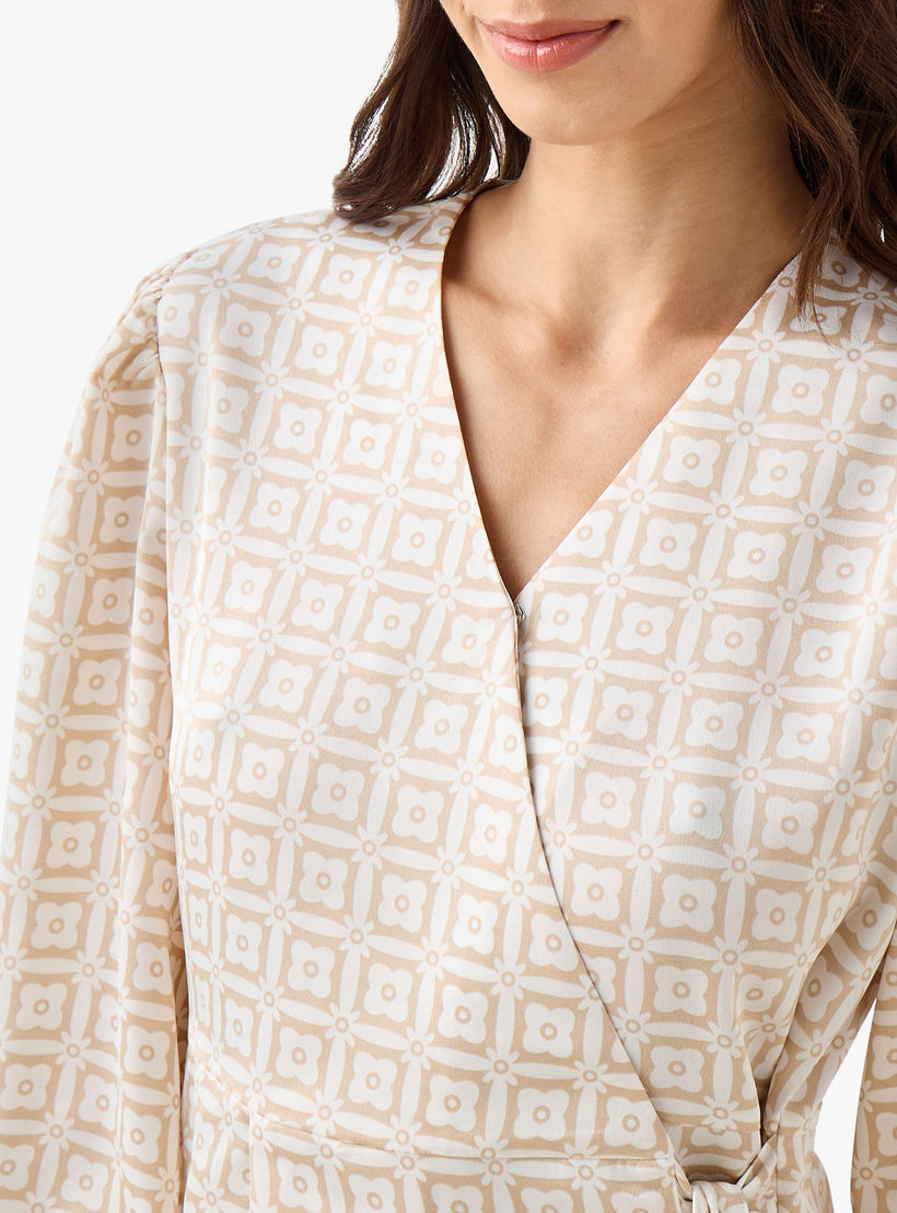 بلوزة ملفوفة بقصّة عادية وطبعات هندسية من آيكونك-women-clothing-shirtsandblouses-blouses-image-4