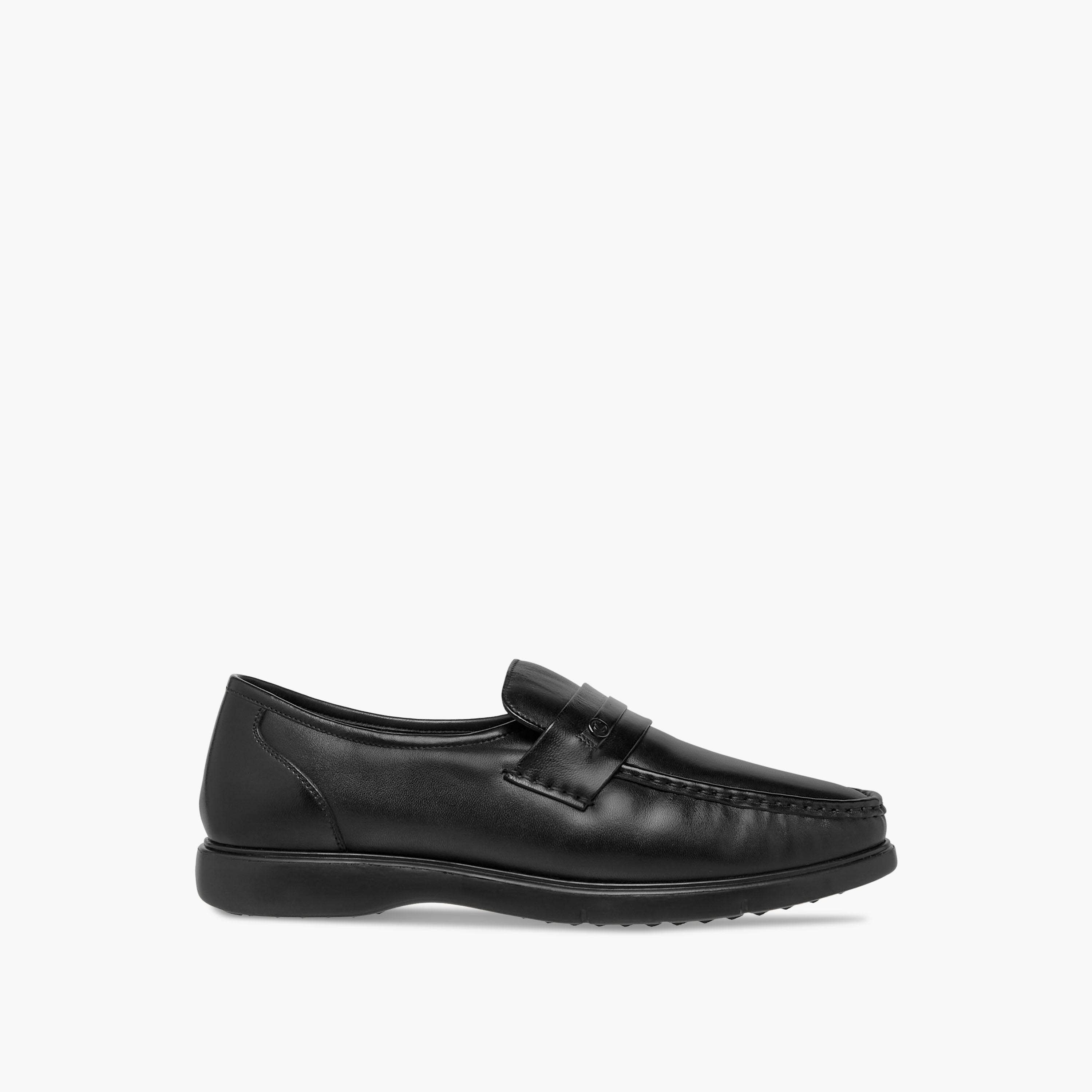 Le Confort Leather Solid Slip-On Moccasins-men-shoes-loafersandmoccasins-image-3