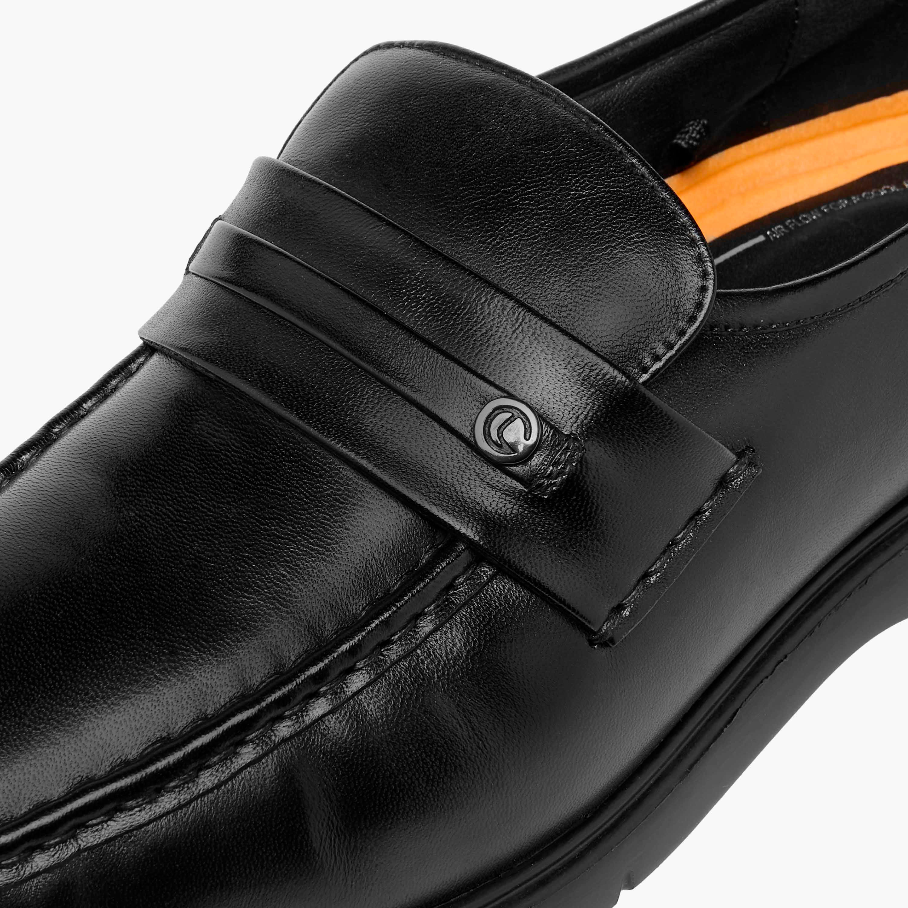 Le Confort Leather Solid Slip-On Moccasins-men-shoes-loafersandmoccasins-image-4