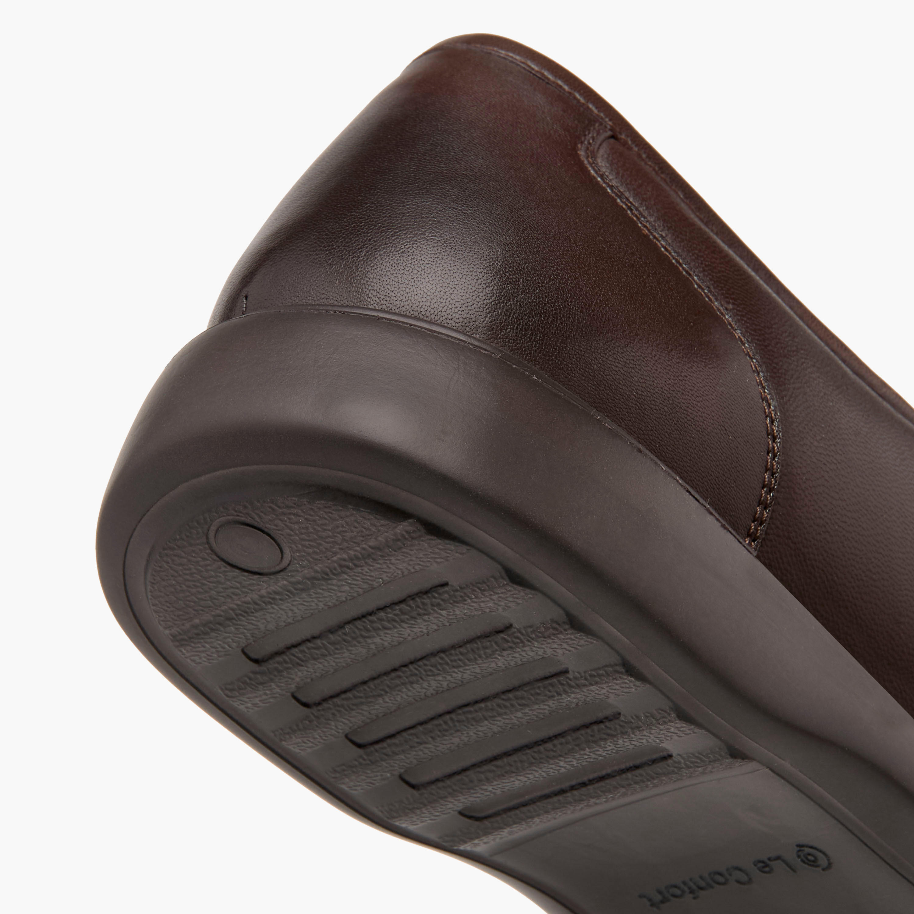 Le Confort Leather Solid Slip-On Moccasins-men-shoes-loafersandmoccasins-image-5