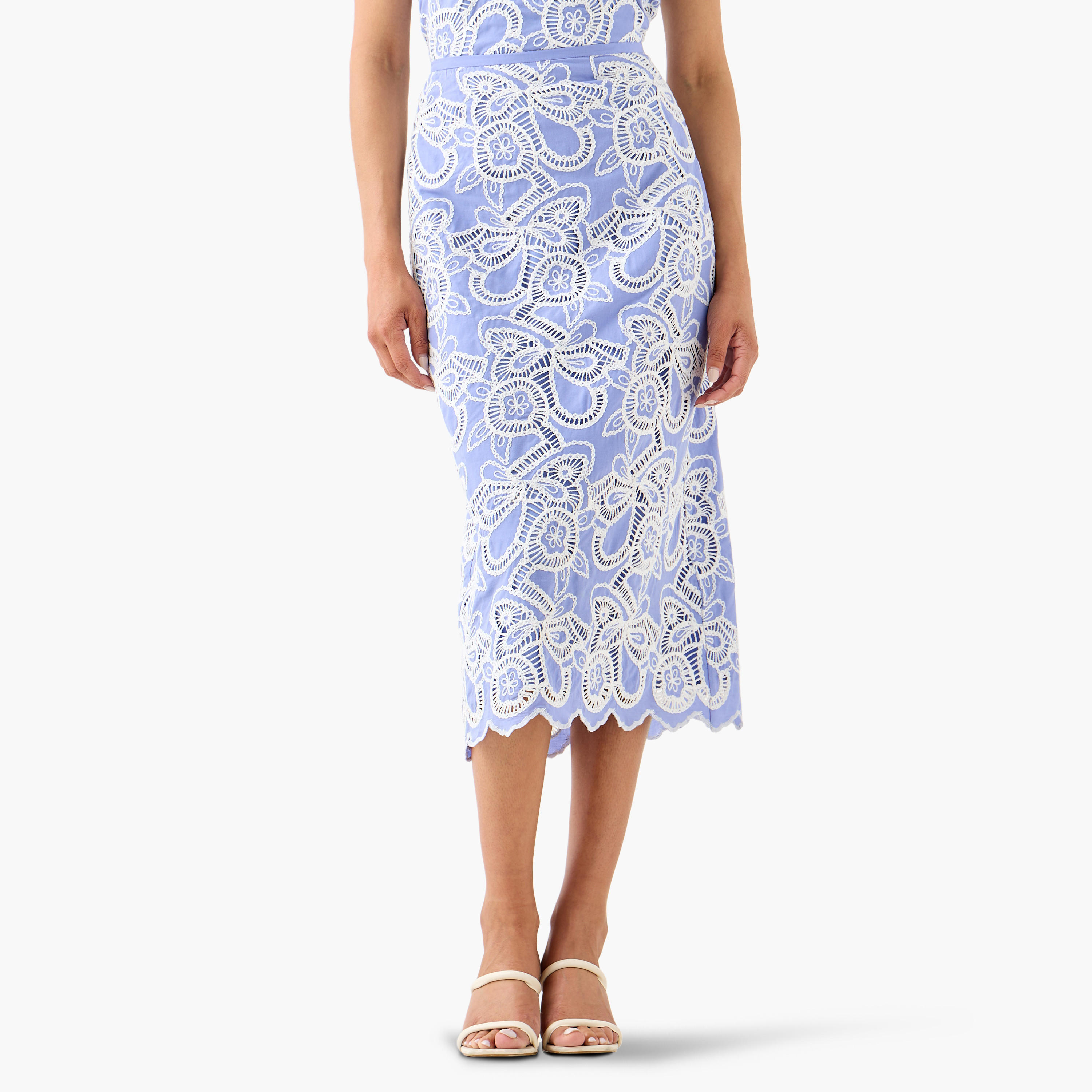 تنورة ميدي قطن مطرزة وتفاصيل مفرّغة وفتحة-women-clothing-bottoms-skirts-image-2