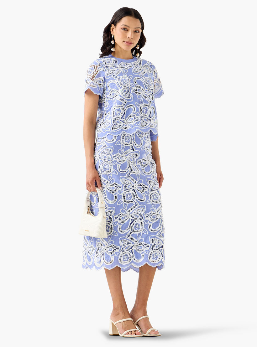 تنورة ميدي قطن مطرزة وتفاصيل مفرّغة وفتحة-women-clothing-bottoms-skirts-image-3