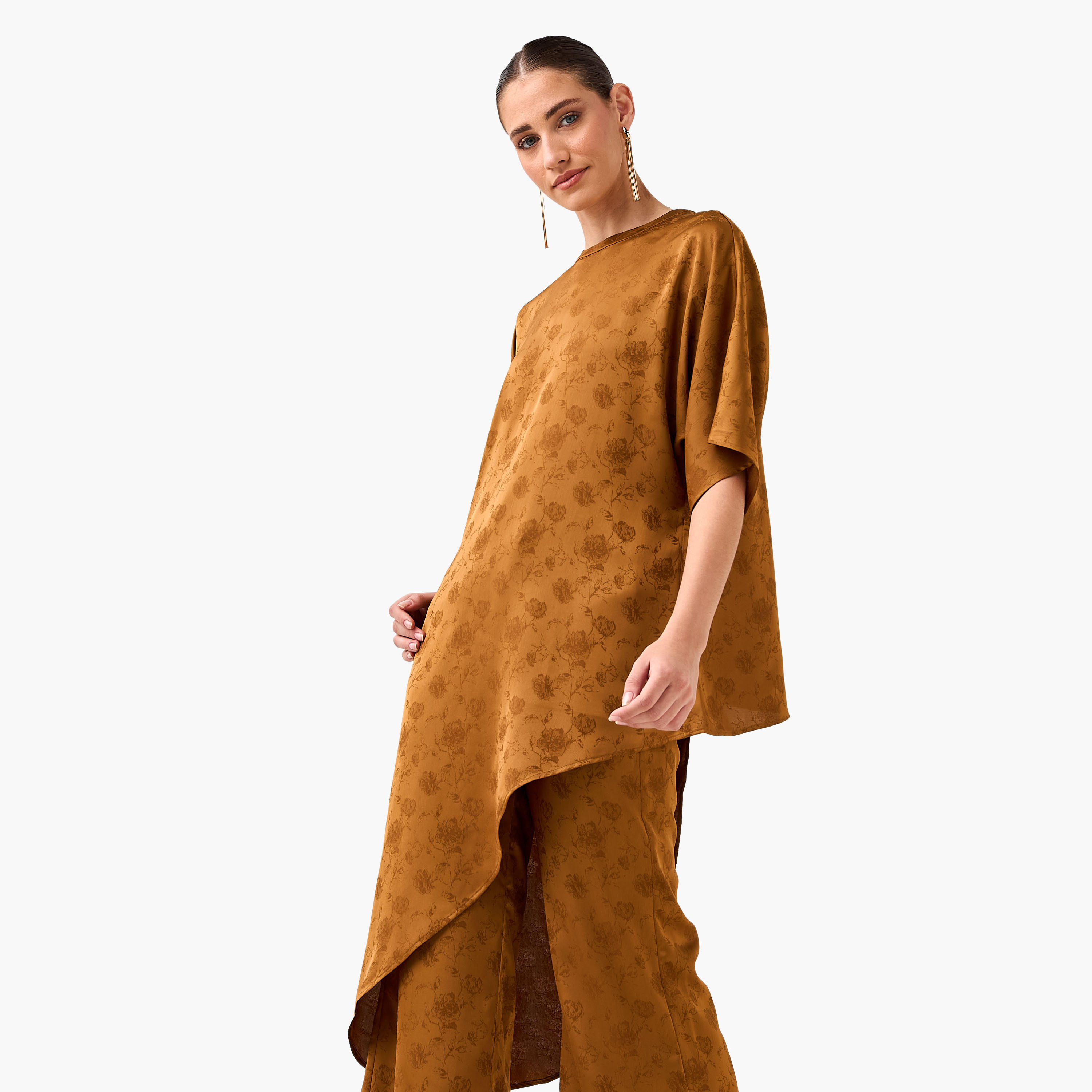 بلوزة جاكار بطول غير متساوي وطبعات زهرية من آيكونيك-women-clothing-coordsets-image-4
