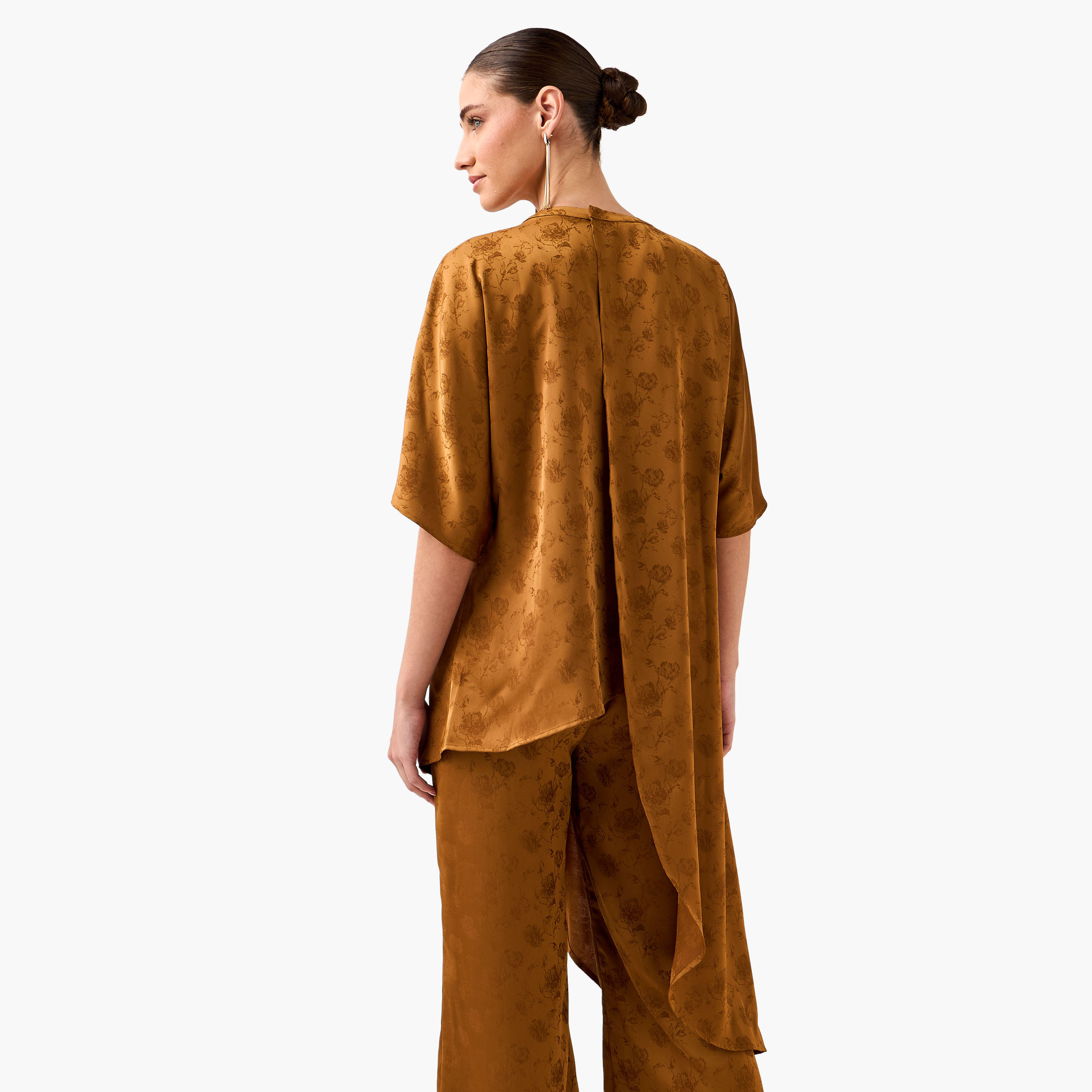 بلوزة جاكار بطول غير متساوي وطبعات زهرية من آيكونيك-women-clothing-coordsets-image-2