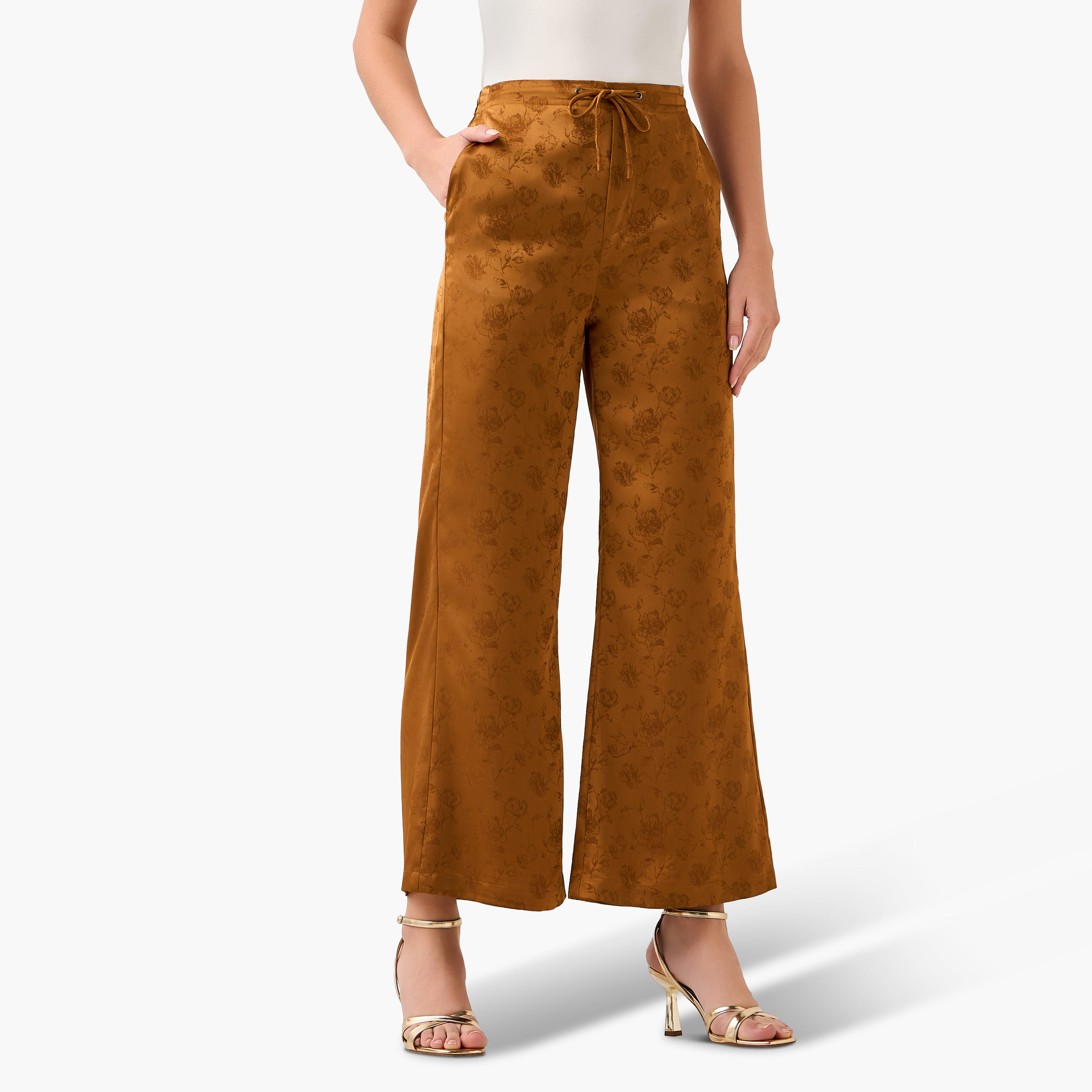 بنطلون جاكار بارز الملمس واسع الساقين من أيكونيك-women-clothing-coordsets-image-4