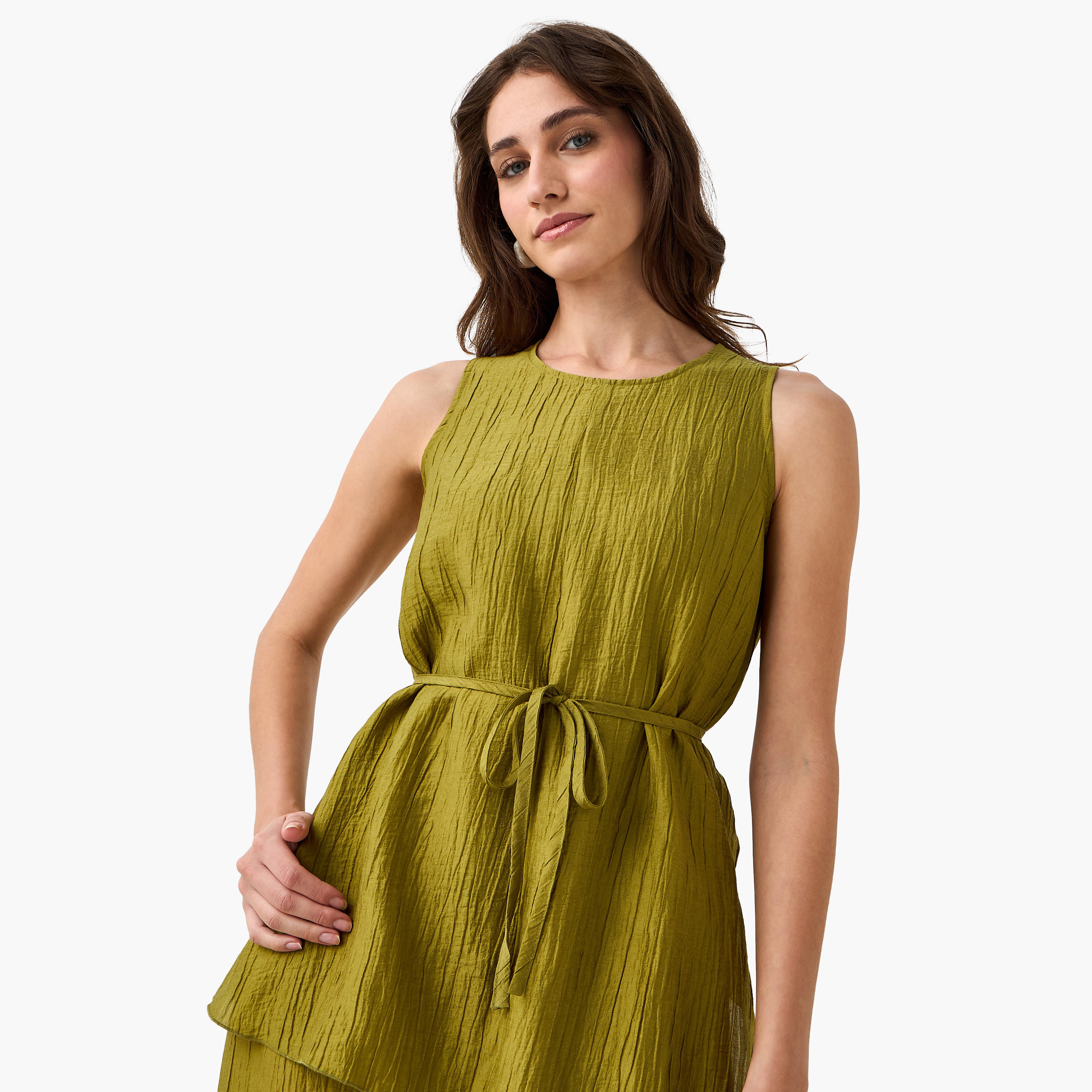 فستان غير متماثل بقصة مريحة من مزيج الكتان مع حزام من آيكونيك-women-clothing-dresses-image-5