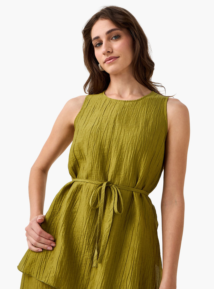 فستان غير متماثل بقصة مريحة من مزيج الكتان مع حزام من آيكونيك-women-clothing-dresses-image-5