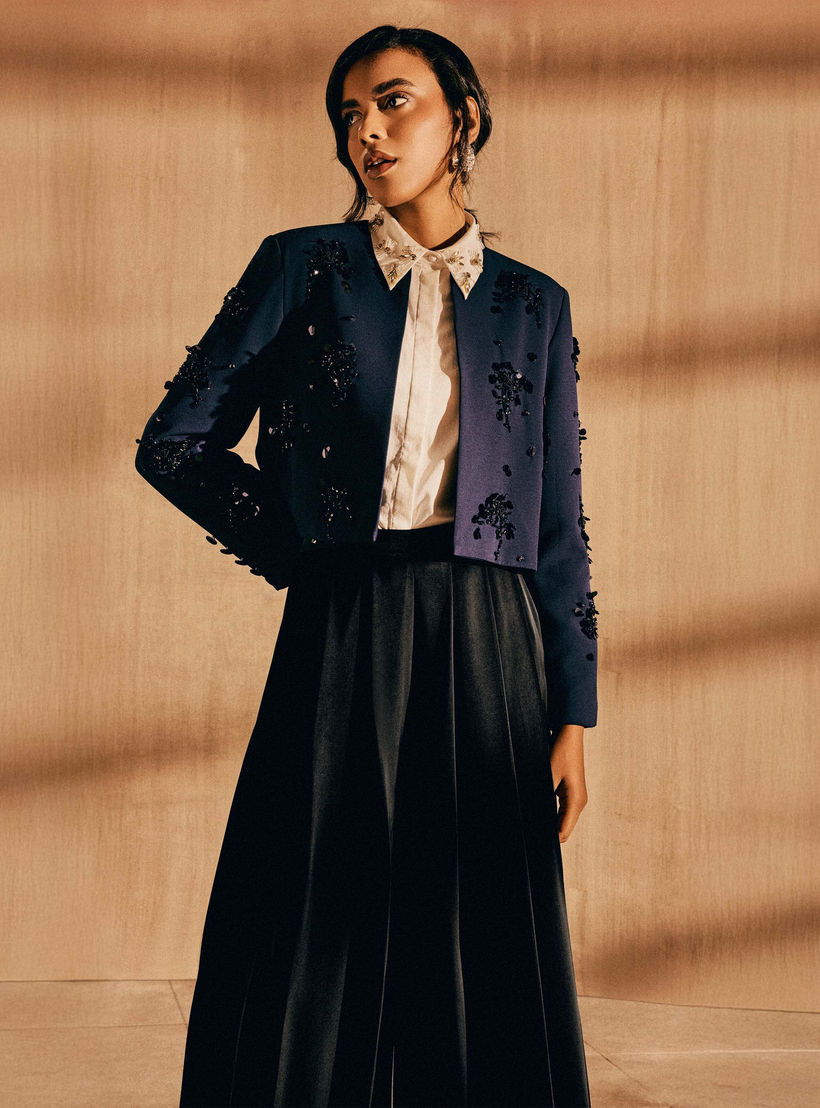 جاكيت بليزر قصيرة بتفاصيل زينة من آيكونيك-women-clothing-coatsandjackets-blazers-image-1