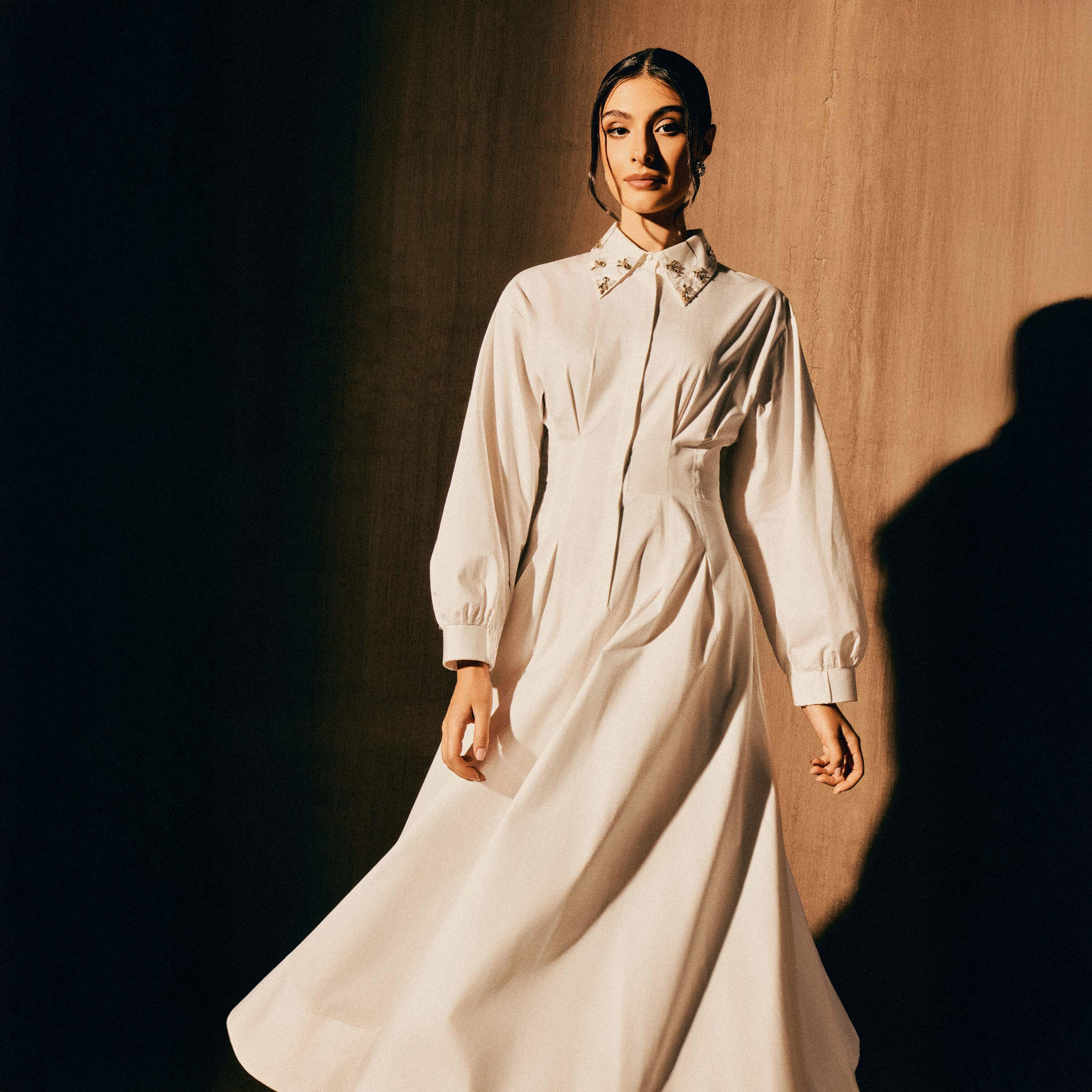 فستان قميص بياقة مزينة وكسرات للنساء من آيكونيك-women-clothing-dresses-image-1