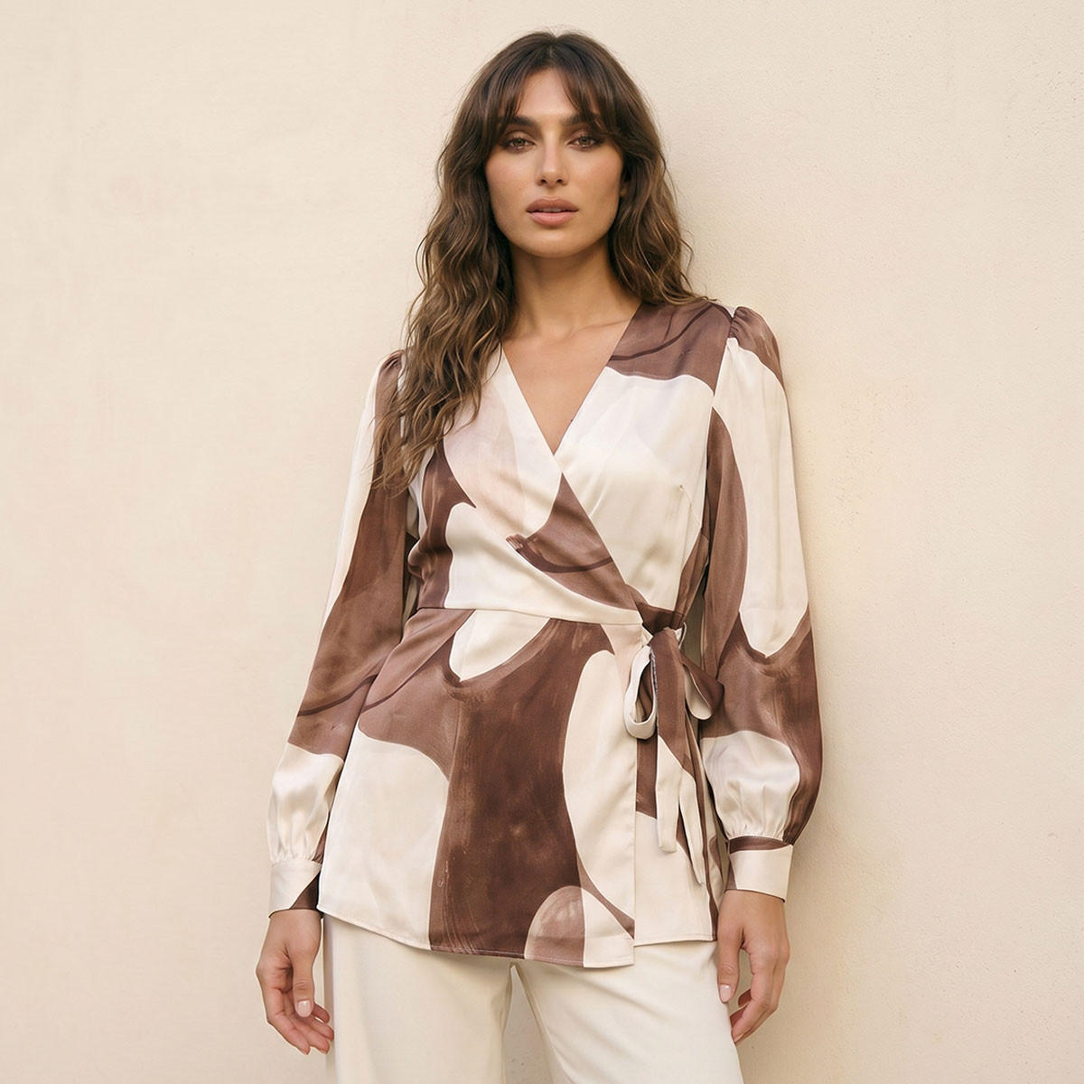 بلوزة لف أنيقة بطبعات عصرية وجذابة من سبلاش آيكونيك-women-clothing-shirtsandblouses-blouses-image-5