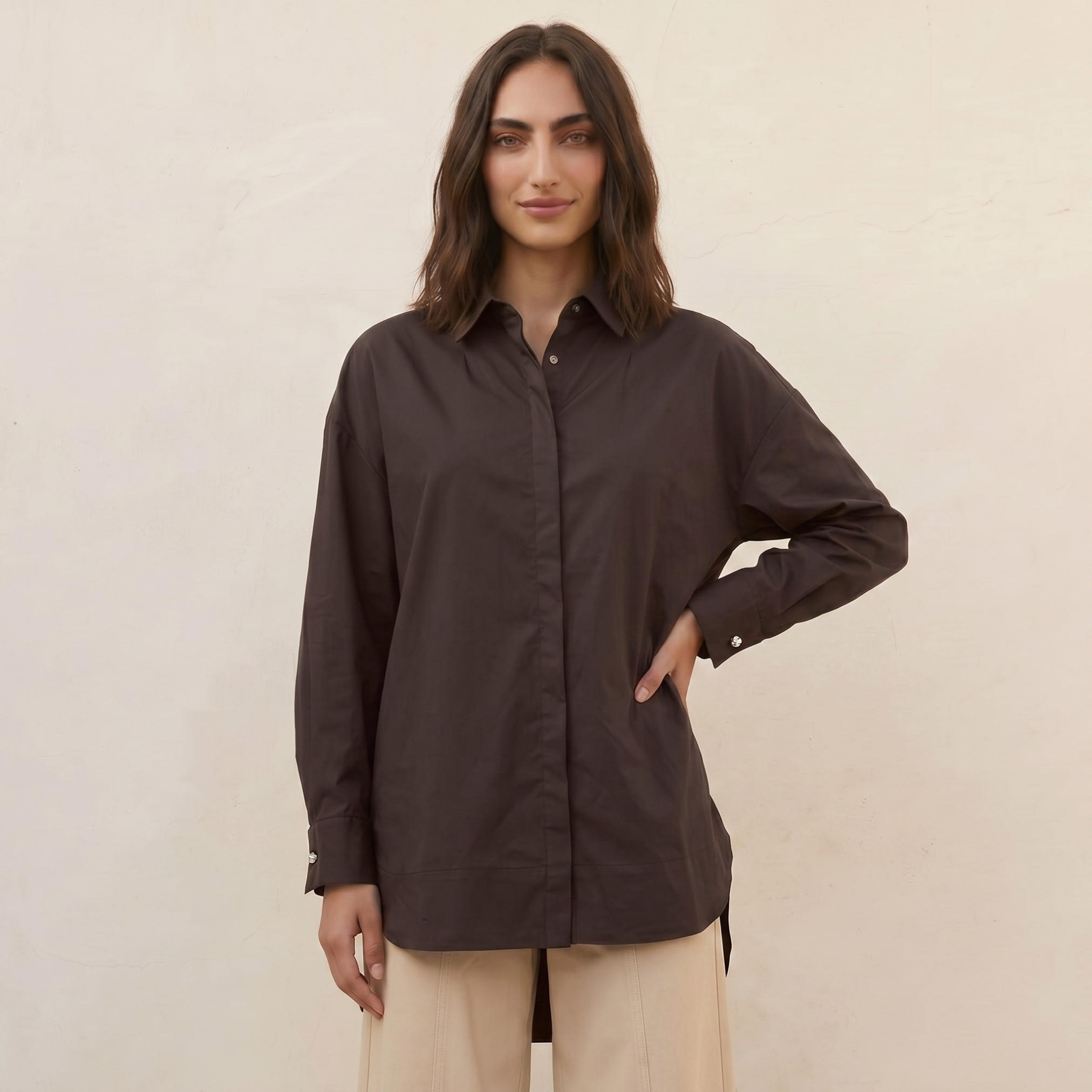 قميص بوبلين بقصة مريحة وطول غير متساوي من آيكونيك-women-clothing-shirtsandblouses-shirts-image-1