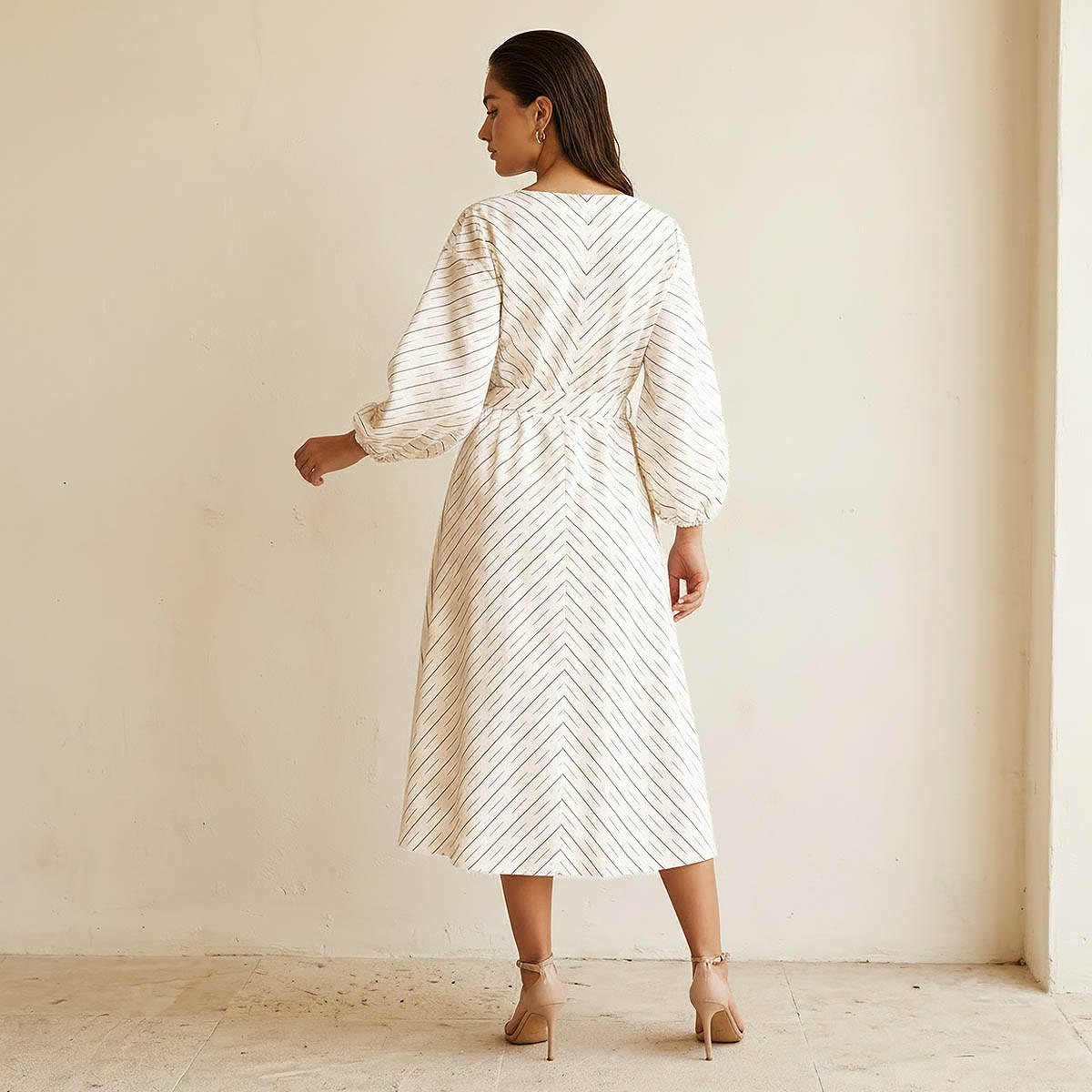 فستان مخطط بفتحة رقبة مفتاح للنساء من أيكونيك-women-clothing-dresses-image-4