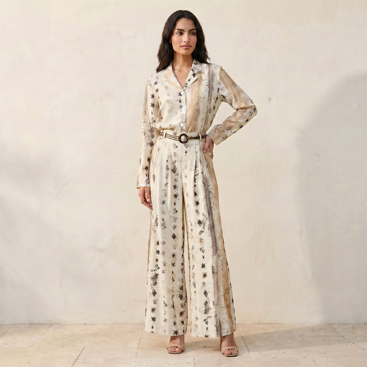 بنطلون واسع الساق بنقوش عصرية وحزام خصر من سبلاش آيكونيك-women-clothing-trousers-image-3