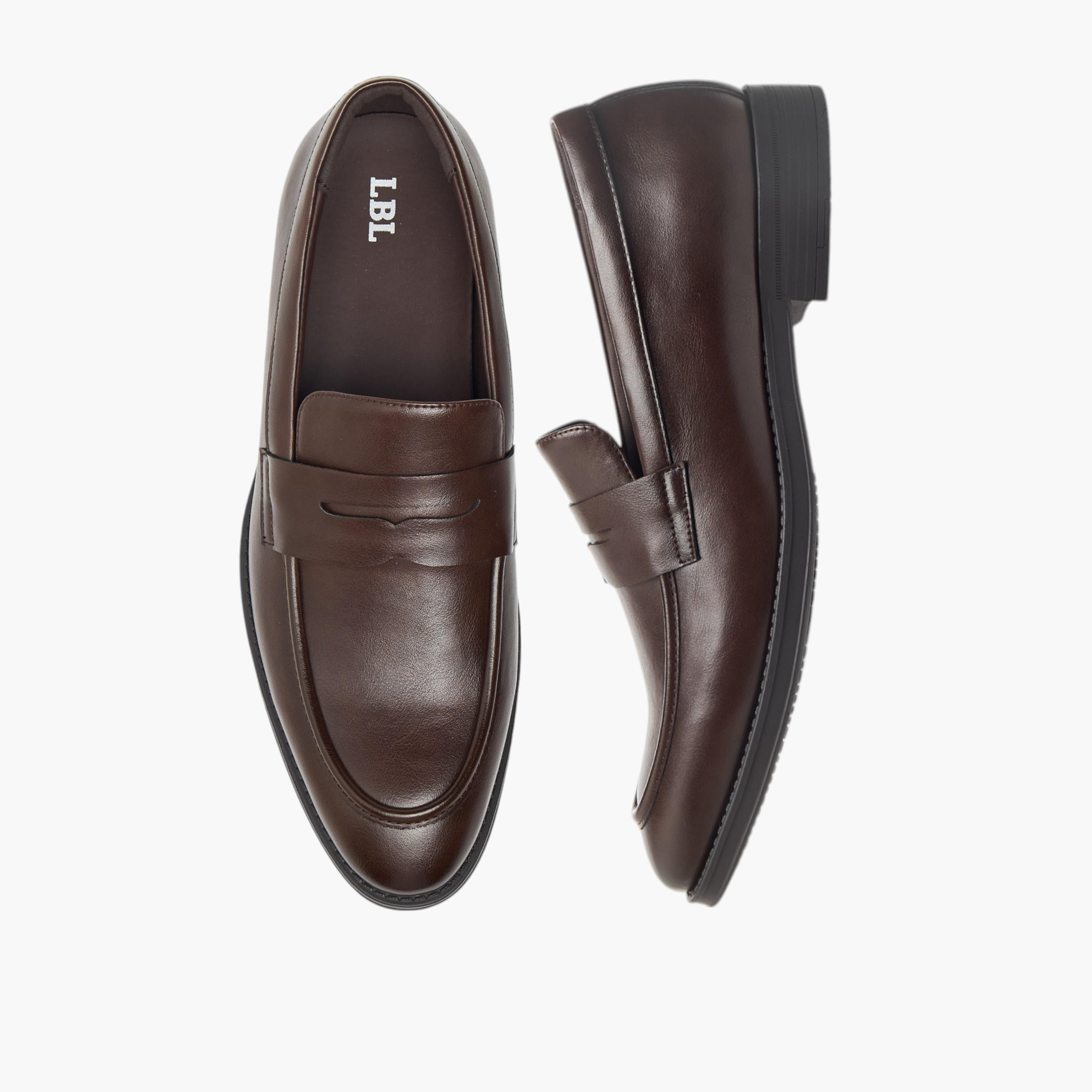 حذاء سادة سهل الارتداء بتفاصيل مفرغة من إل بي إل من شو إكسبرس-men-shoes-formalshoes-image-1